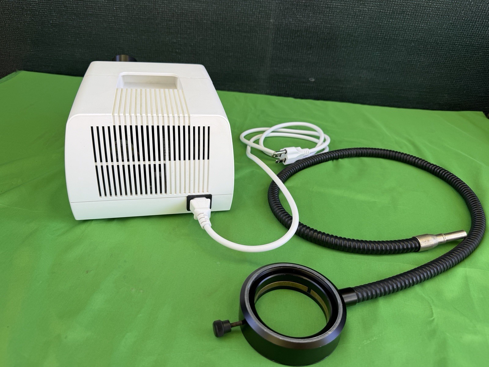 Zeiss CL 1500 ECO Fiber Optic Cold Light Source with Slit-Ring Illuminator