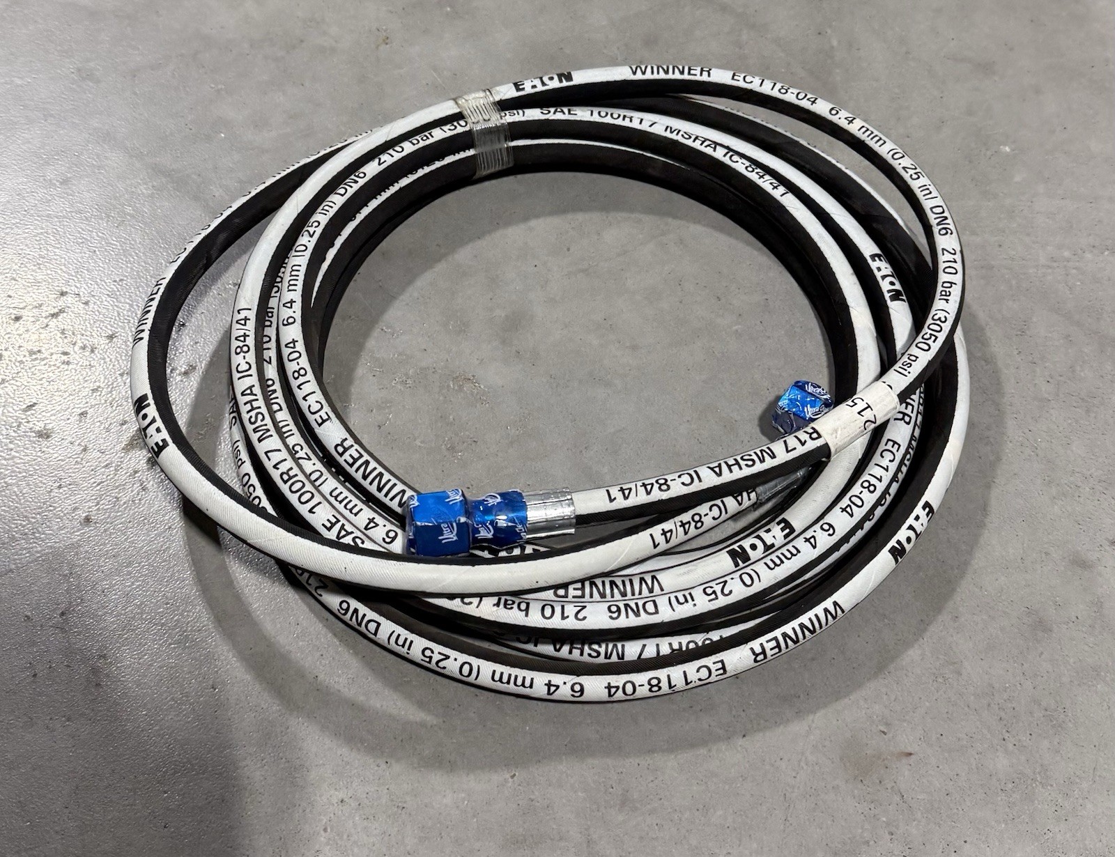 John Deere CASE NEW HOLLAND Oxbo 1/4″ / 6.4mm ID Hydraulic Hose 175″ L 3050 PSI