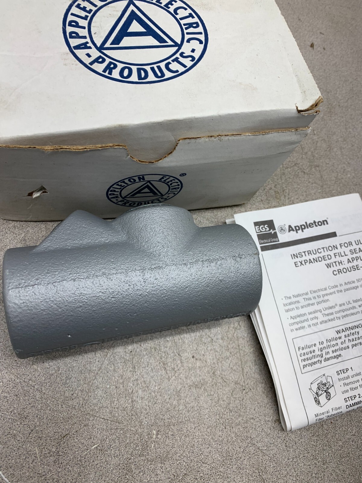 NEW IN BOX EGS APPLETON 1″ MALL IRON SEALING FITTING CONDUIT EYSEF100