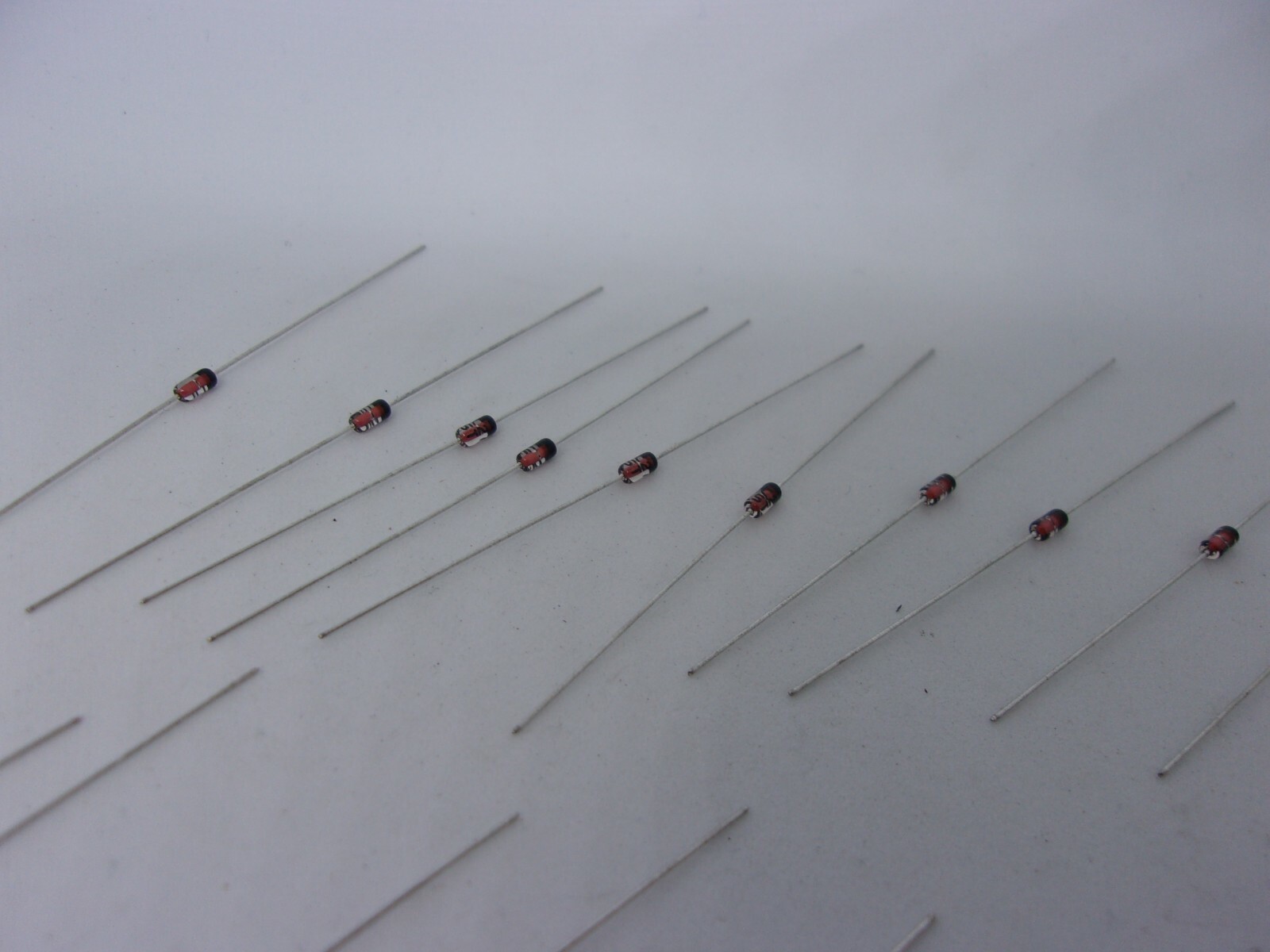 20 Pcs Pack Lot Silicon Planar Zener Diodes 1/2W 0.5W DO-35 Package DIP – 10V