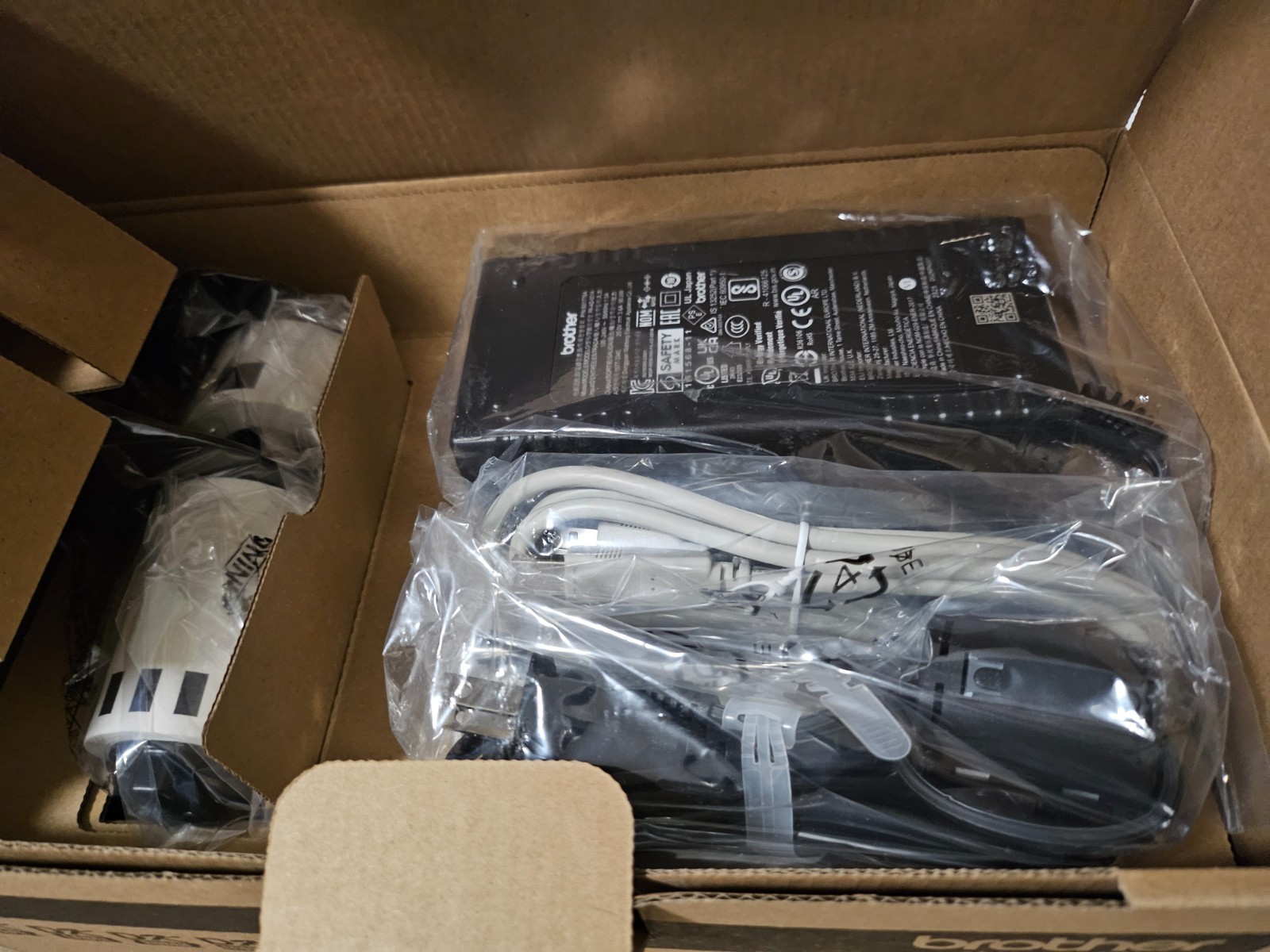 Brother QL-820NWBC Ultra Flexible Label Printer Black/White 110ppm – New