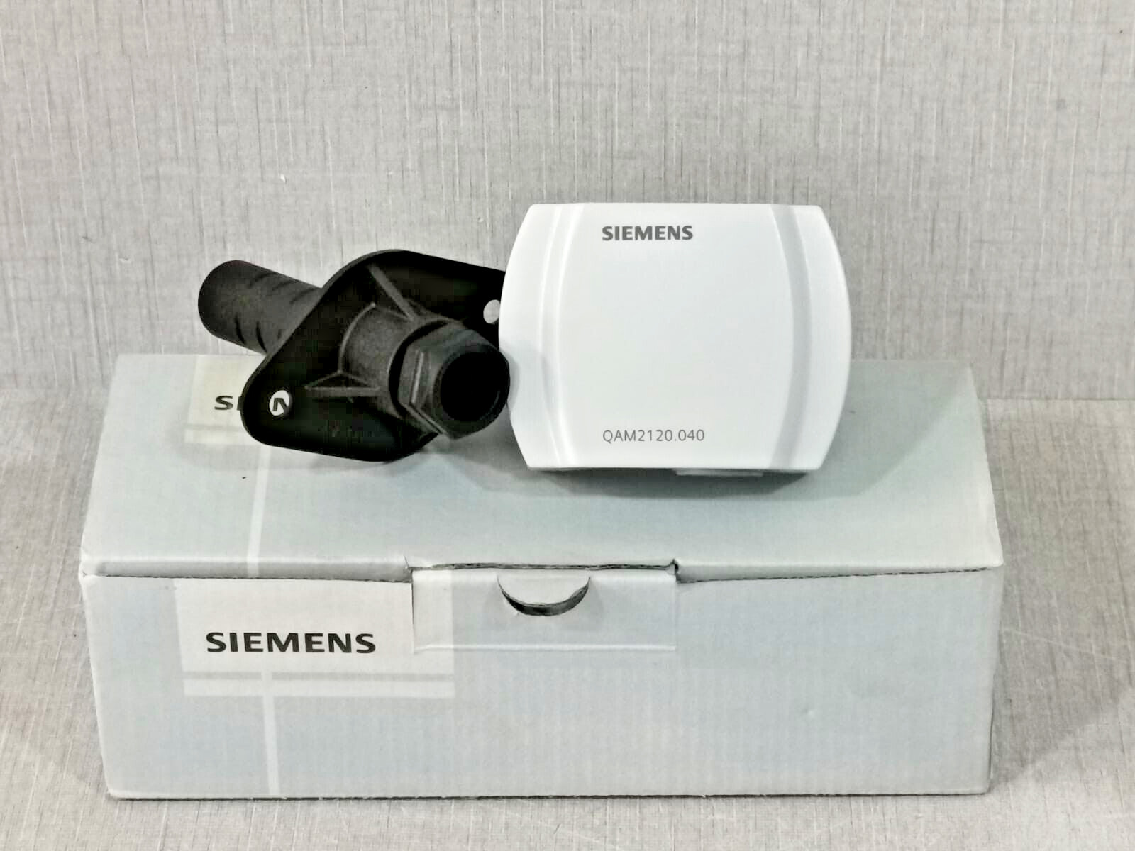 LOT 2 PCS SIEMENS QAM2120.040 Duct Sensor LG – WITH FILTHY BOX
