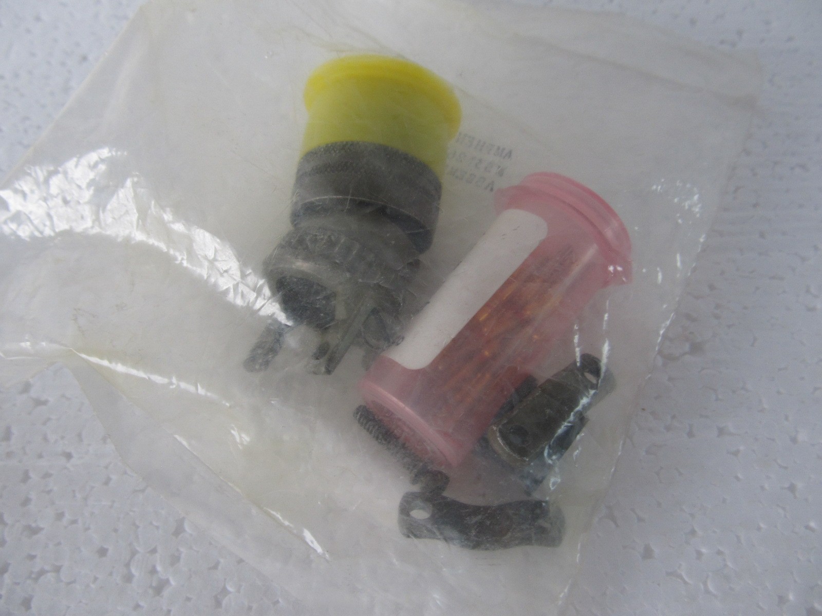 MS3126F14-19S Amphenol Mil Spec Connector New, Still Sealed w/ Pins
