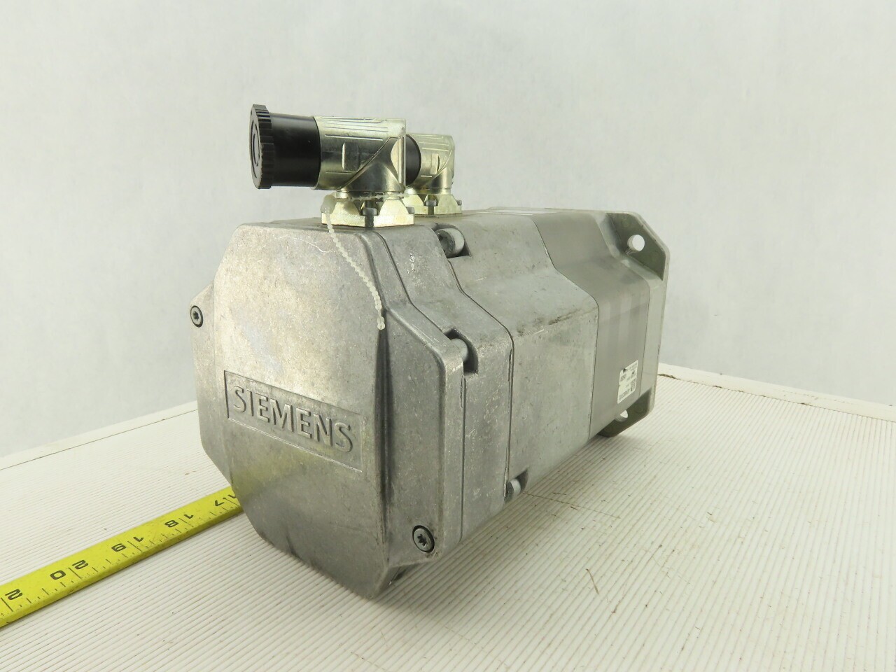 Siemens 1FK7083-5AH71-1TH0 302V 6000RPM 15A Servo Motor 24V Brake
