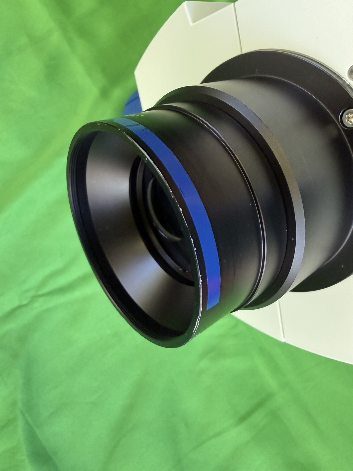 ZEISS SteREO Discovery.V8 Microscope Body w/ Achromat S 0.5x Objective Lens