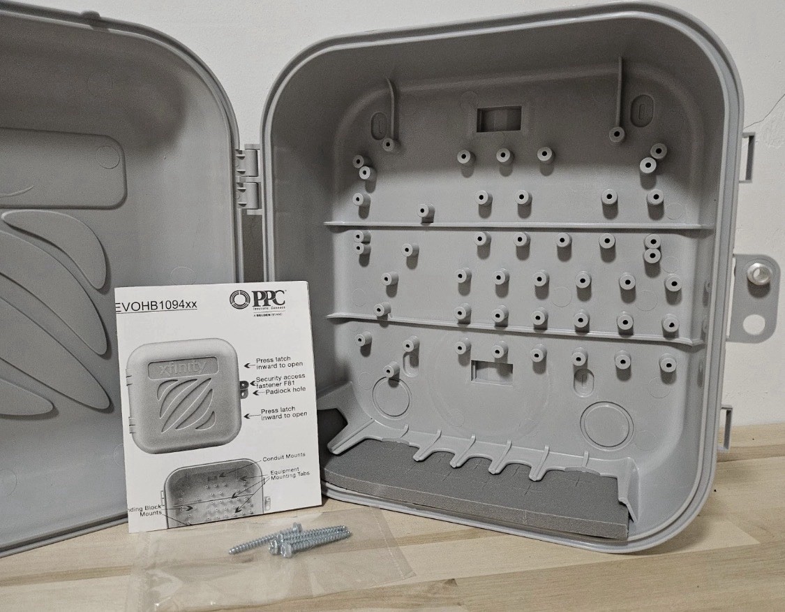 Outdoor House Box Weatherproof Enclosure Coaxial Cable Electrical Distribution