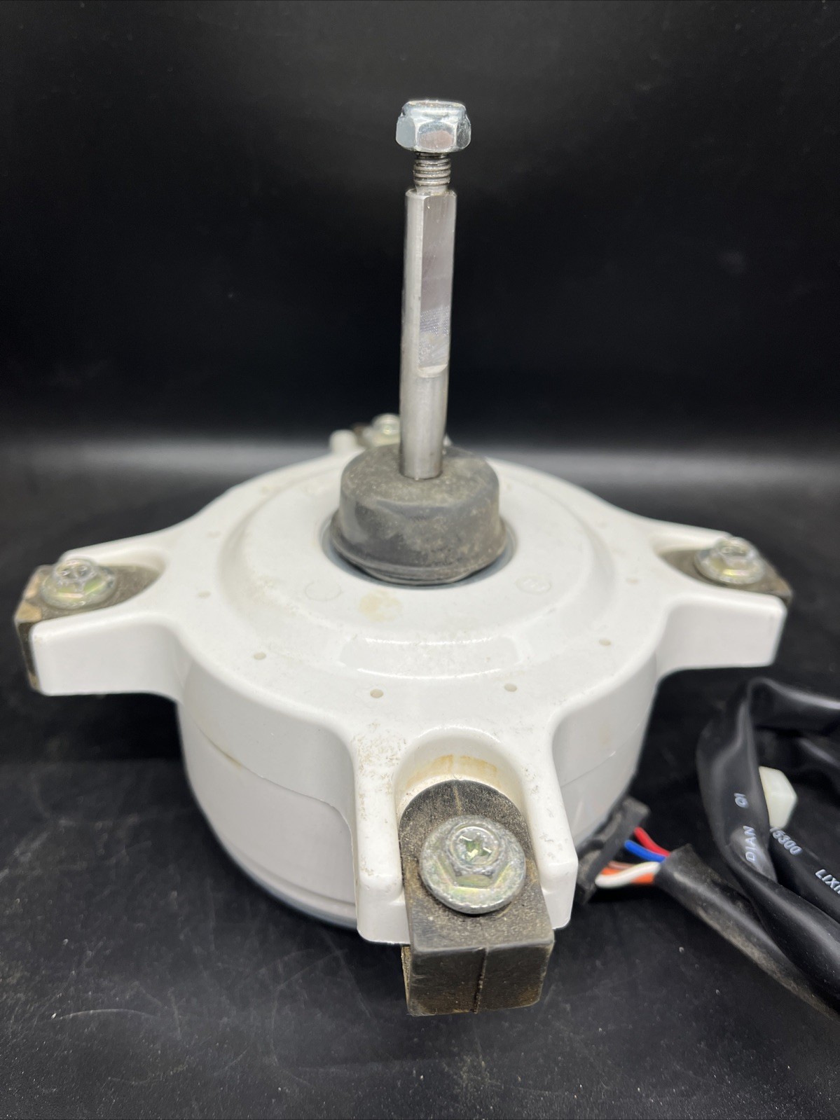 Daikin Malaysia Genuine Part Fan Motor From Mini split ZWA228D30C Used ￼