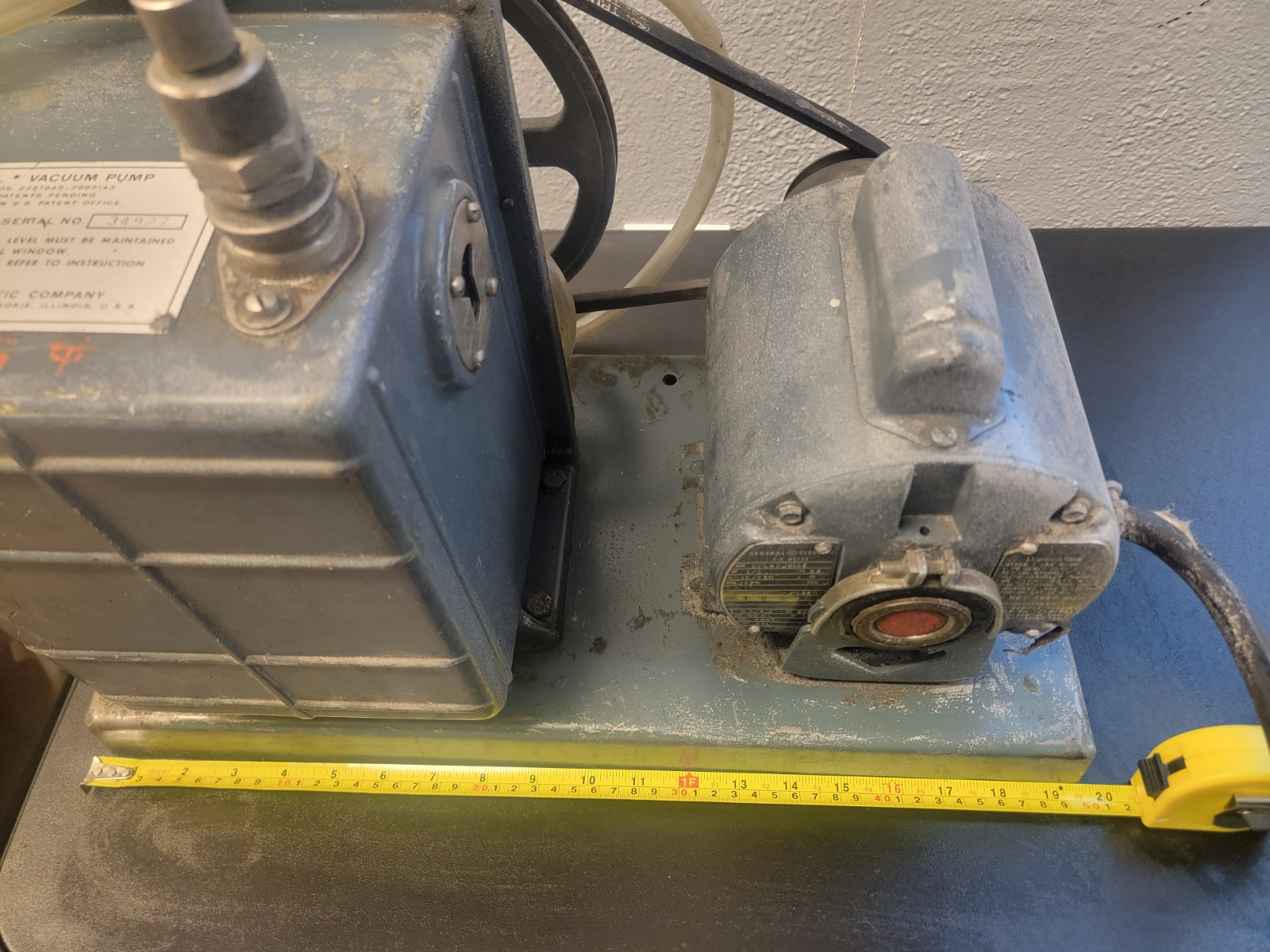 Welch 1402 DuoSeal Belt-Driven Rotary Vane Vacuum Pump 115/230V