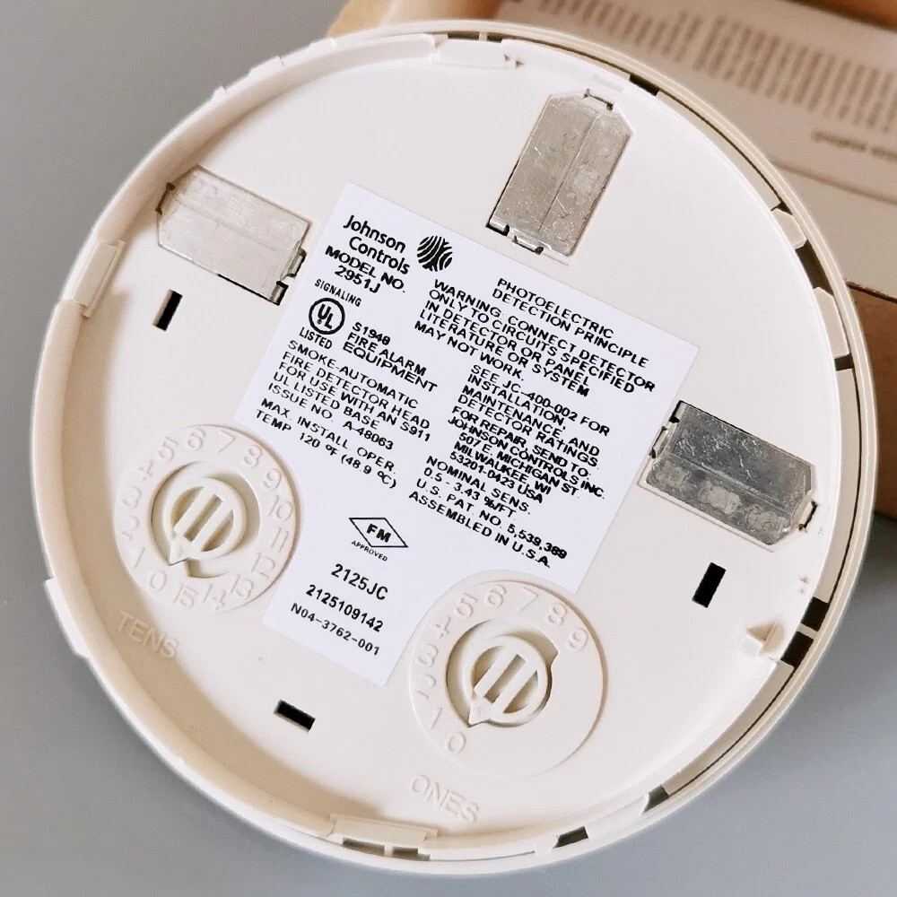 Johnson Controls 2951J Photoelectric Intelligent Smoke Detector ( free shipping)