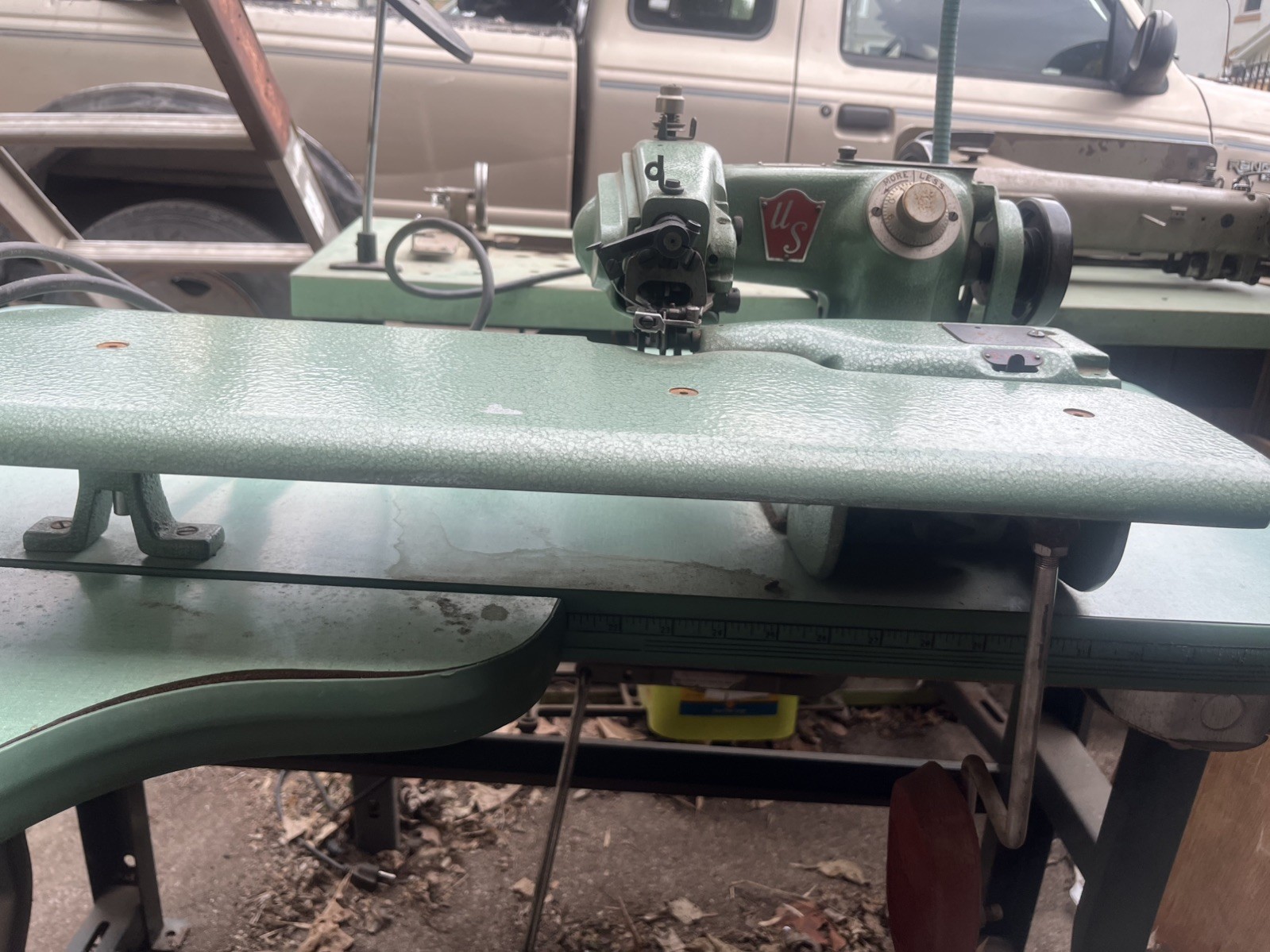 VERY NICE CONDITION – US United States Blind Stitch Sewing Machine Model 718-9