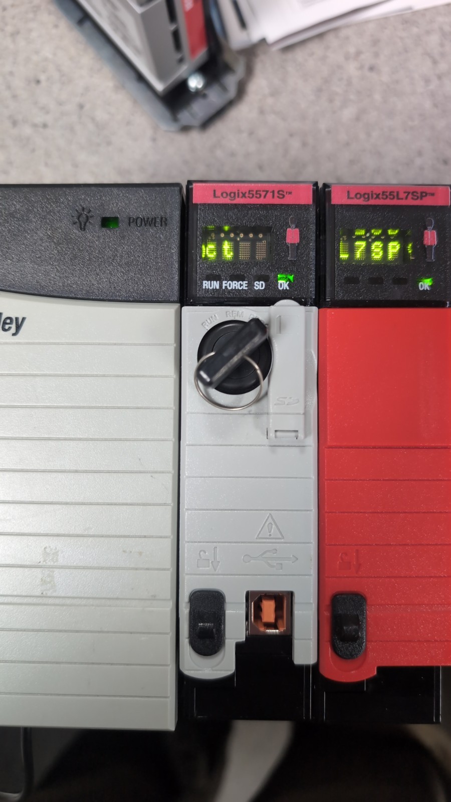 Allen-Bradley Rockwell Automation GuardLogix PLC 1756-L71S with key and SD card
