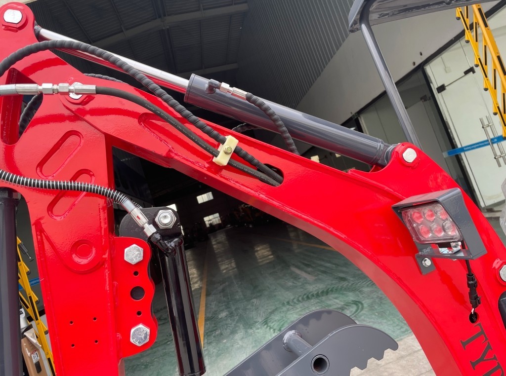13.5HP Mini Excavator 1 TON B&S EPA Engine Hydraulic Thumb Digger Free Shipping