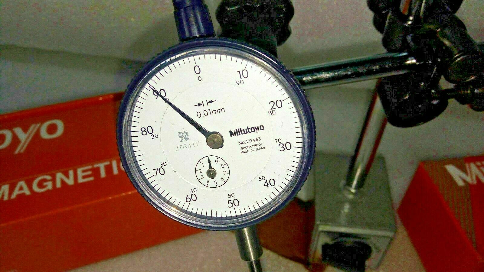 MITUTOYO MAGNETIC BASE 7011 S -10 WITH MITUTOYO JAPAN DIAL INDICATOR 2046A