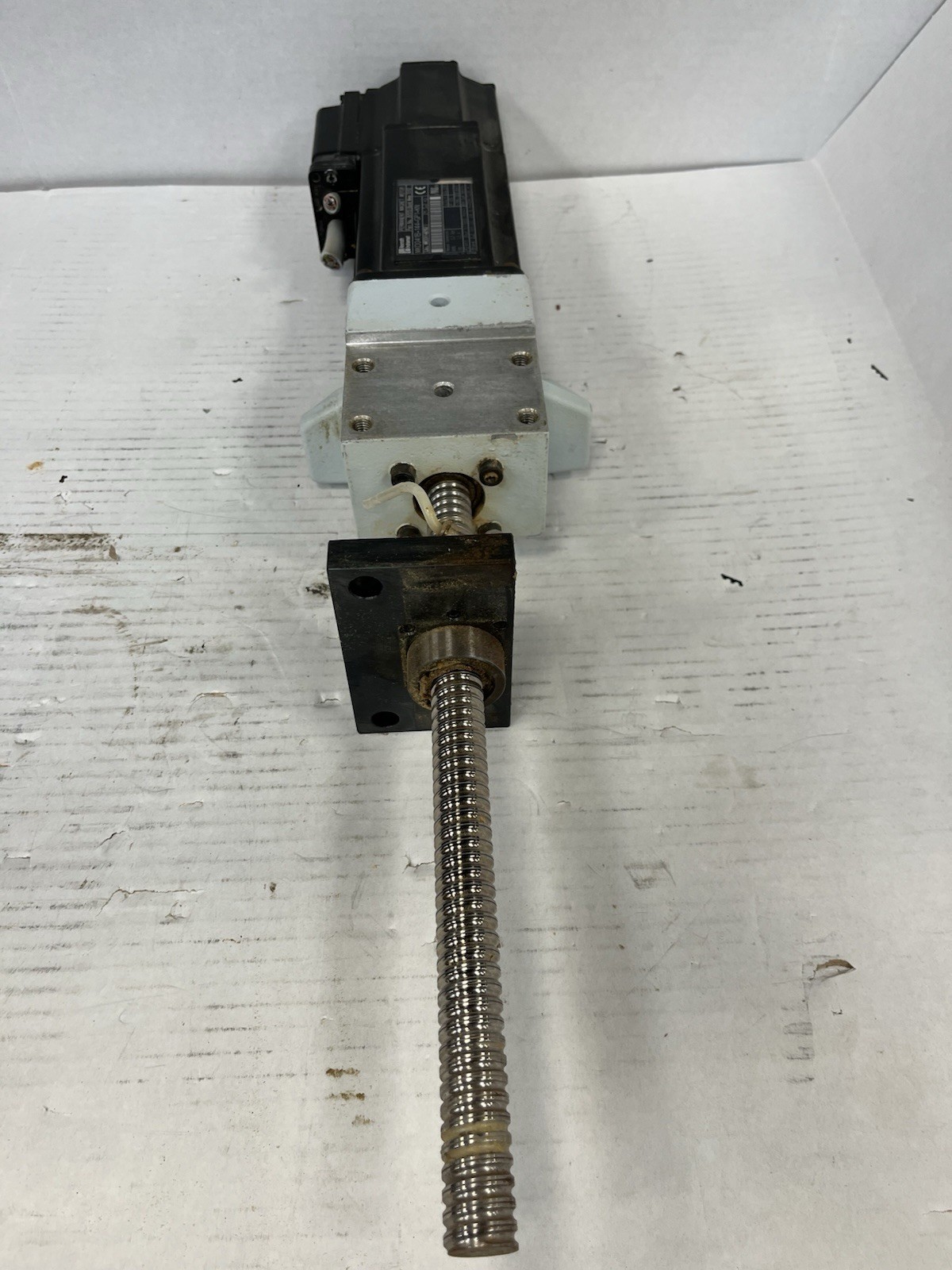 Rexroth Indramat MKD041B-144-GP1-KN Permanent Magnet Motor with ball nut/screw
