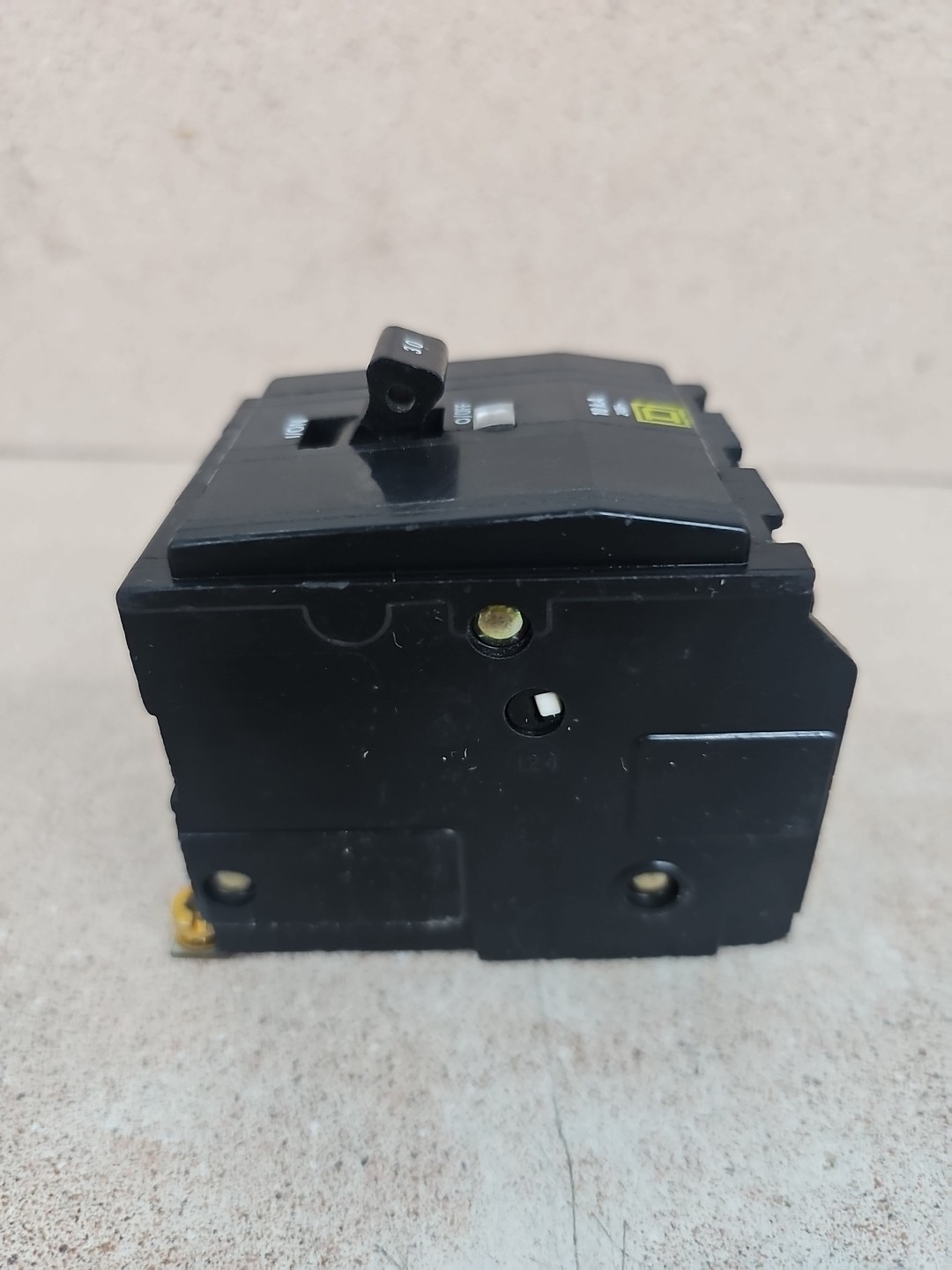 1) SQUARE D QOB330 Bolt On Circuit Breaker 3 Pole 30 Amp 240V W#