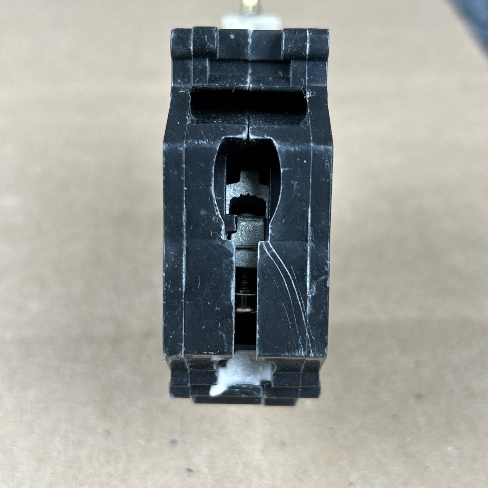 GE THQB1130, 30 Amp, 120 Volt, 1 Pole, Bolt On, Circuit Breaker