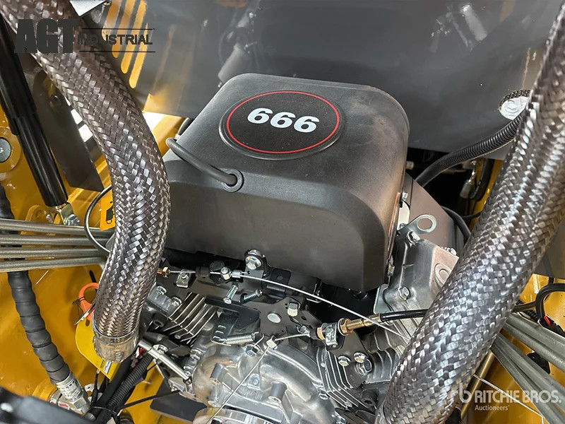 2026 NEW 1.5Ton Skid Steer Loader Tracked 32.8 HP RATO R999D EPA Gasoline Engine
