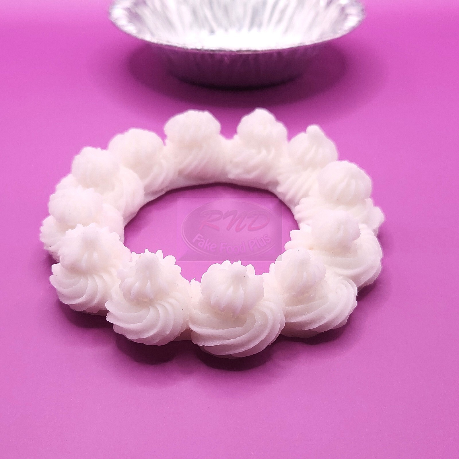 3″ Wax Pie Crust, Whipped Cream Edge w/tin Set 3 crusts