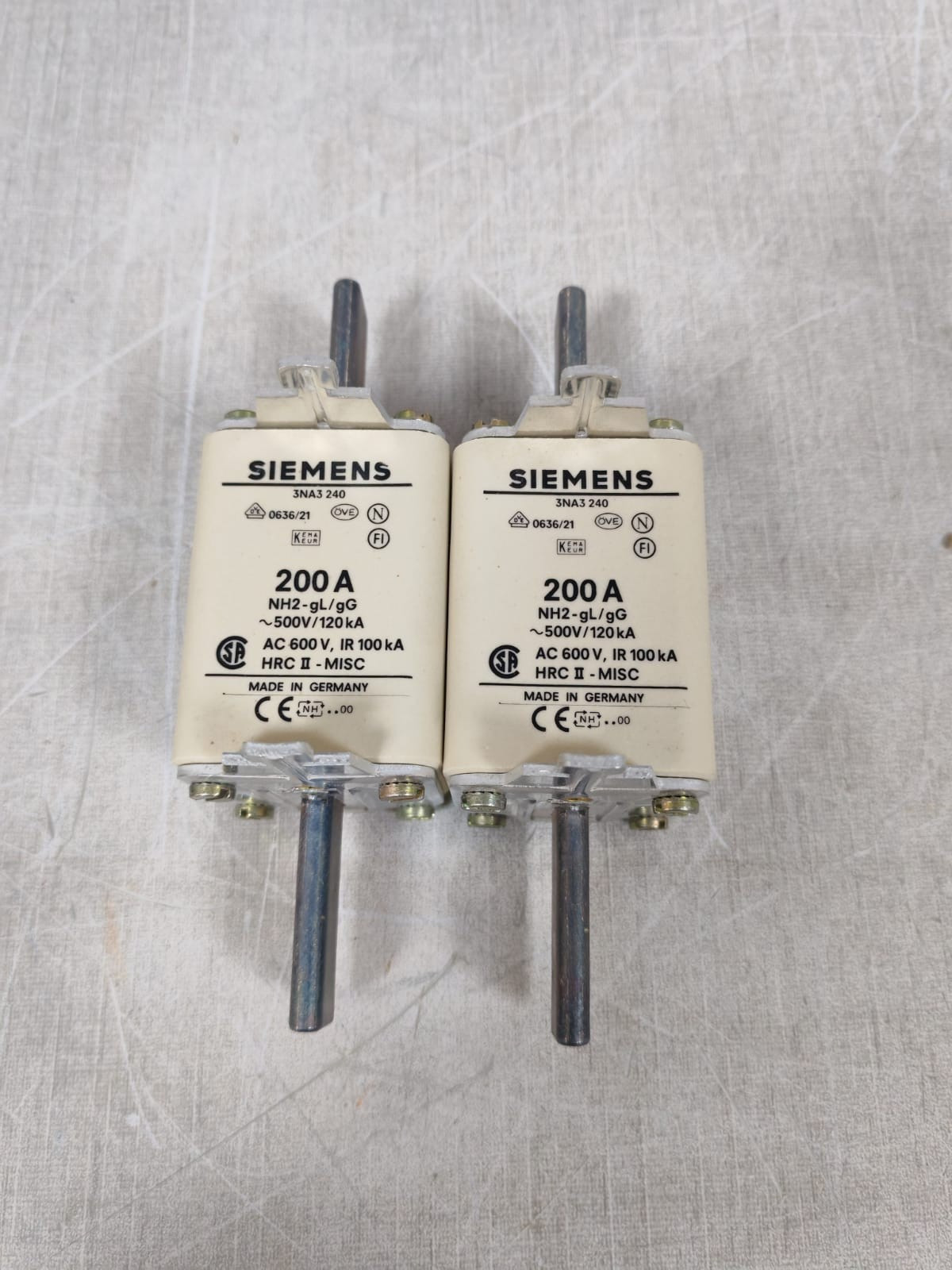 LOT 2PCS SIEMENS 3NA3240 LV-HRC-FUSE LINKS 200A