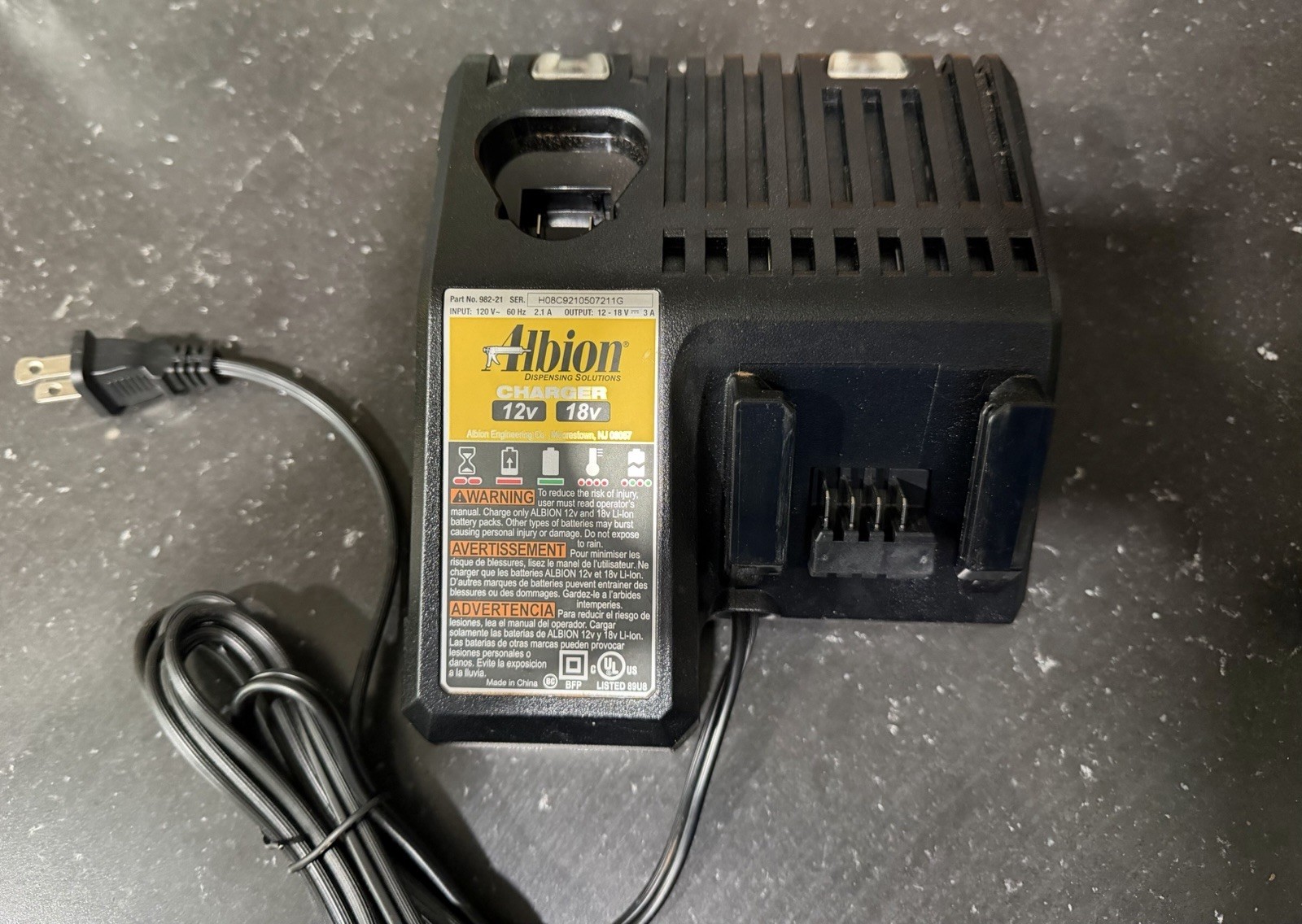 Albion E18T400X10 18V 2 Component Caulk & Adhesive Gun With Charger & Battery