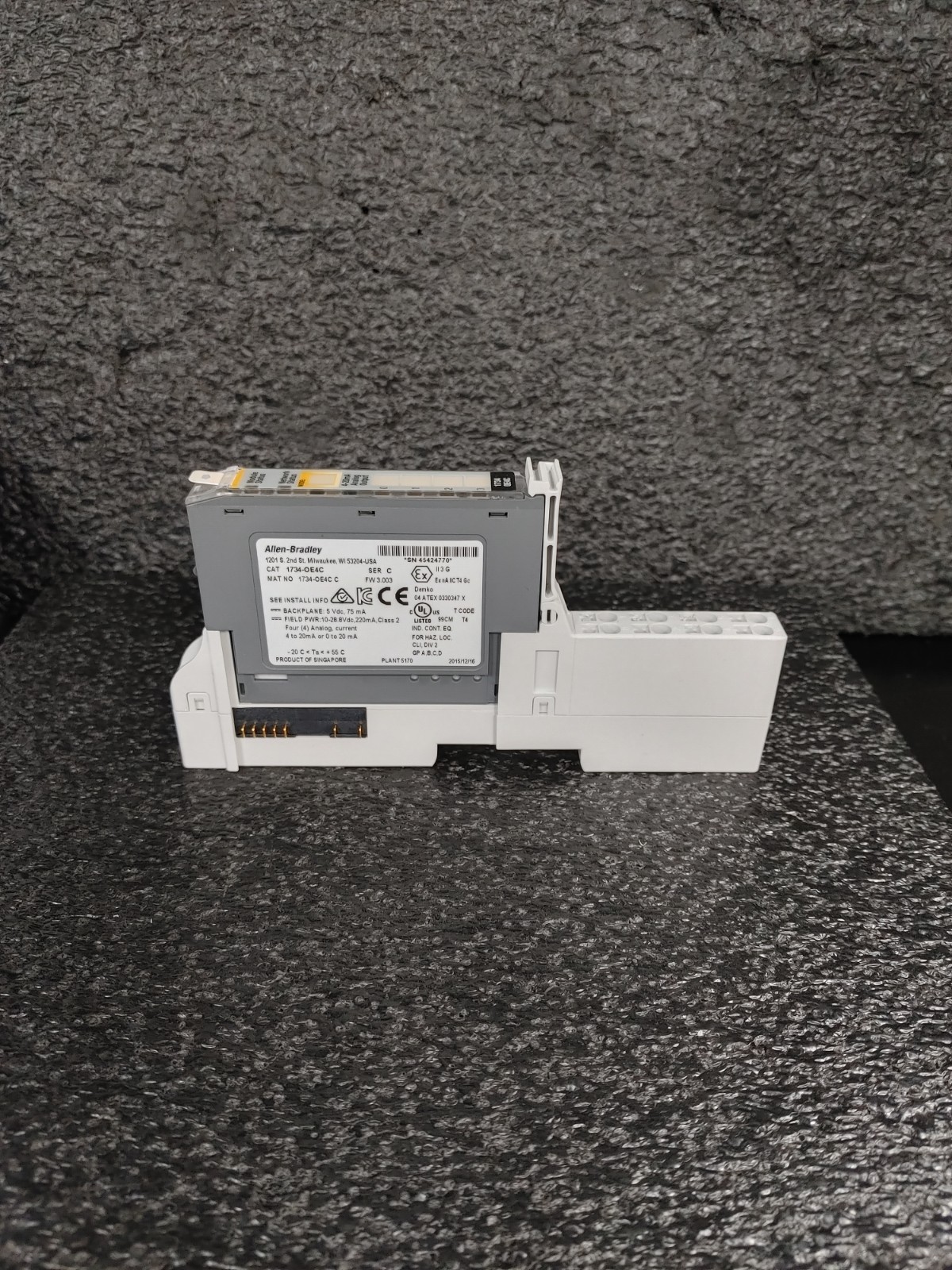ALLEN BRADLEY 1734-OE4C POINT I/O 4 Point Analog Output Module w Terminal Base
