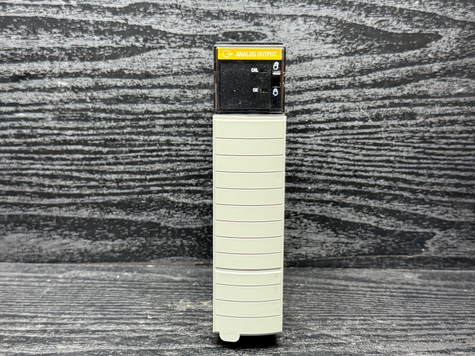 Allen Bradley 1756-OF8 1756-0F8 TBSH TBE ControlLogix Output Module Analog 8 Pt