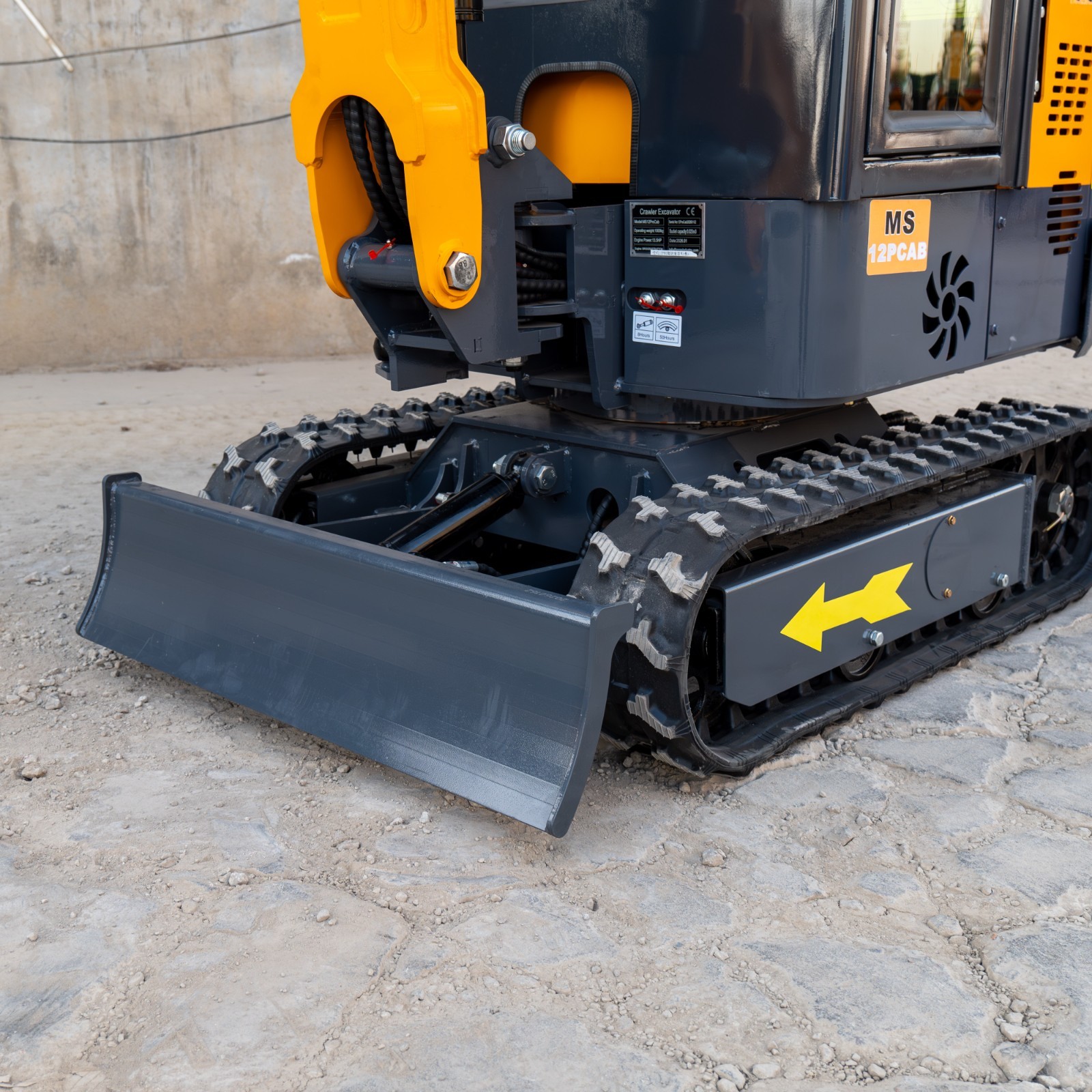 1.4Ton Mini Excavator With Enclosed Cab B&S Engine Swing Boom 4 Attachments Kit