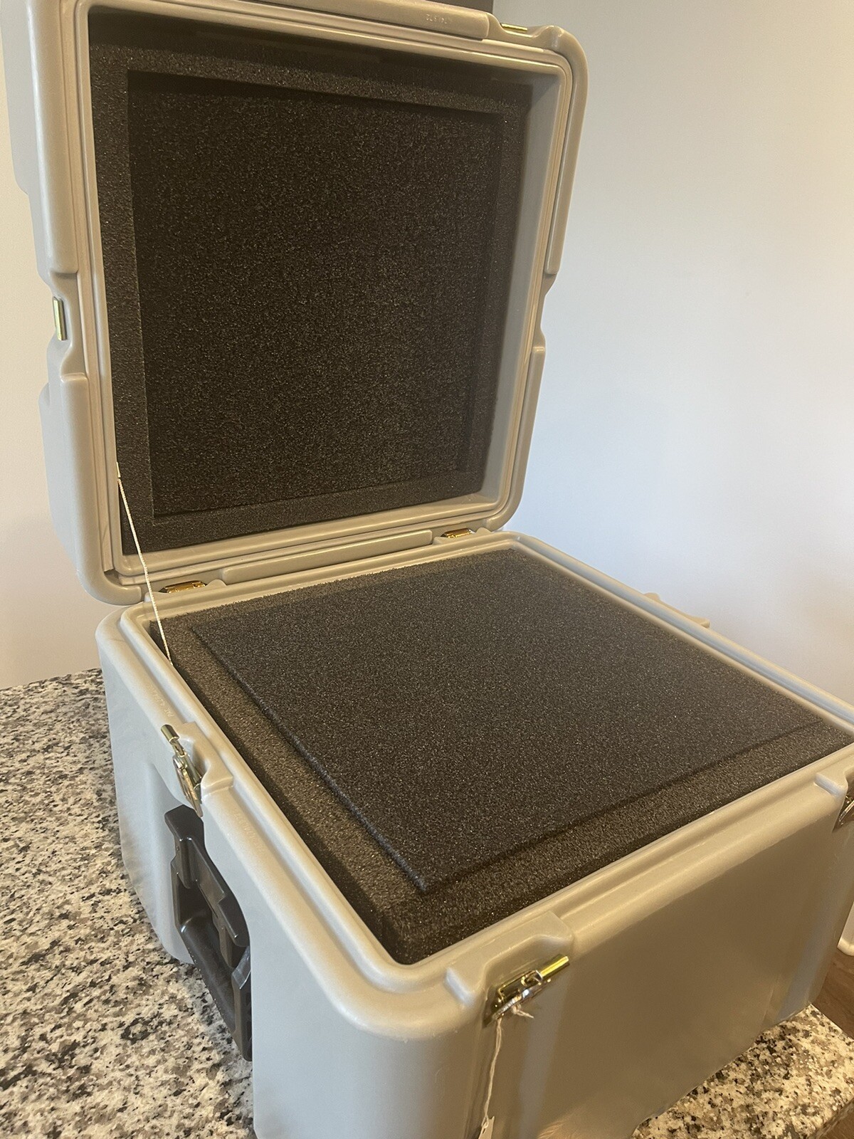 Pelican Hard case. Al1616-1005 15.75” X 15.88” X 14.99”
