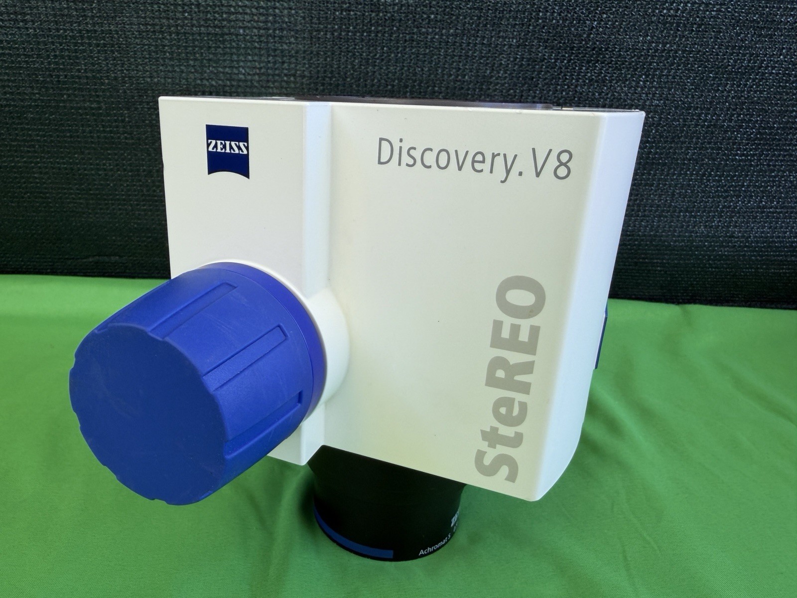 ZEISS SteREO Discovery.V8 Microscope Body w/ Achromat S 0.5x Objective Lens