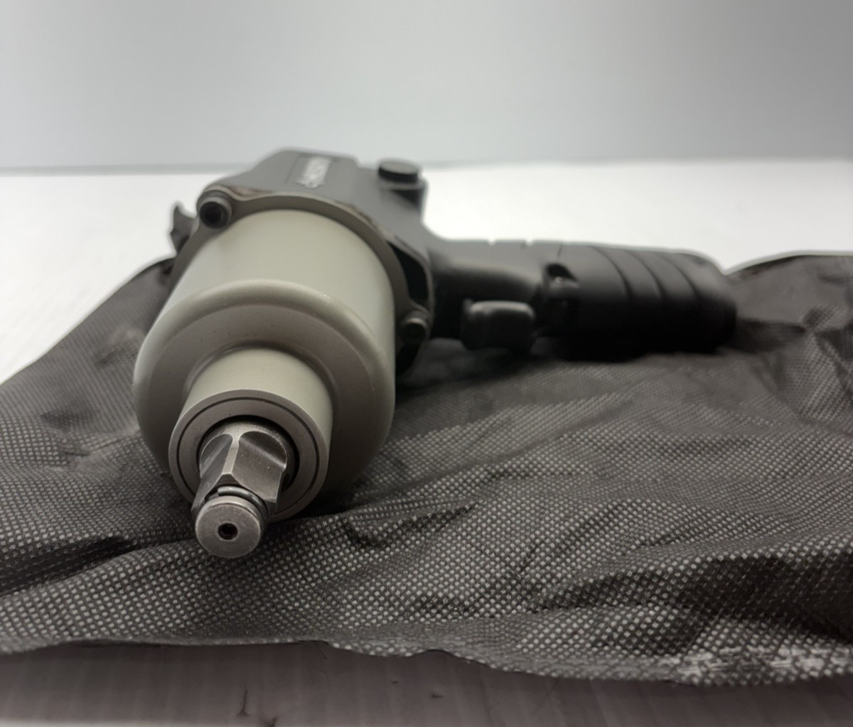 Husky 1/2 in Impact Wrench 450 Ft-LBS 1006 769 724