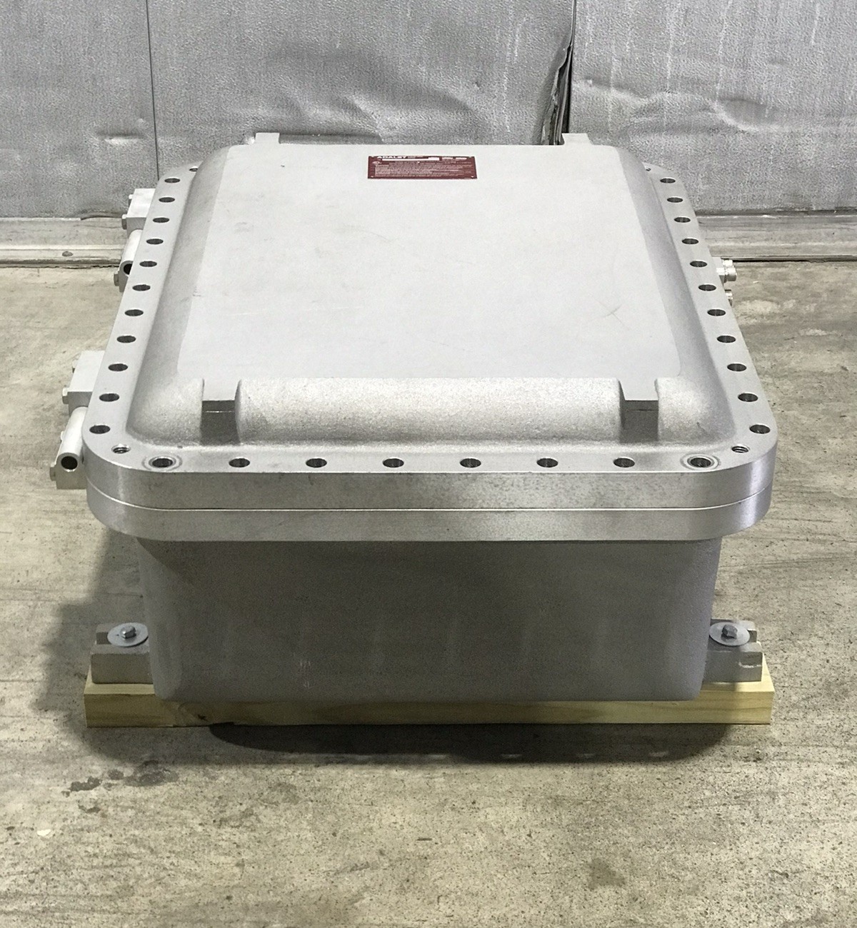 HOUSTON STOCK NEW ADALET XCE-182408-N4 EXPLOSION PROOF ENCLOSURE 18x24x8 NEMA 9