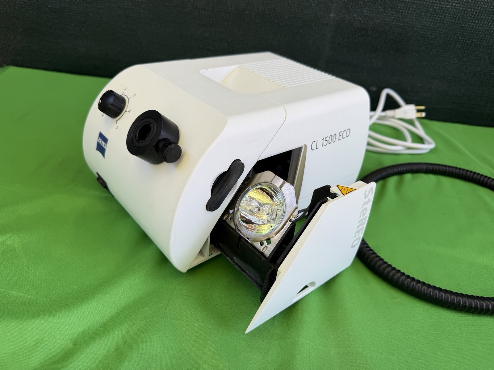 Zeiss CL 1500 ECO Fiber Optic Cold Light Source with Slit-Ring Illuminator
