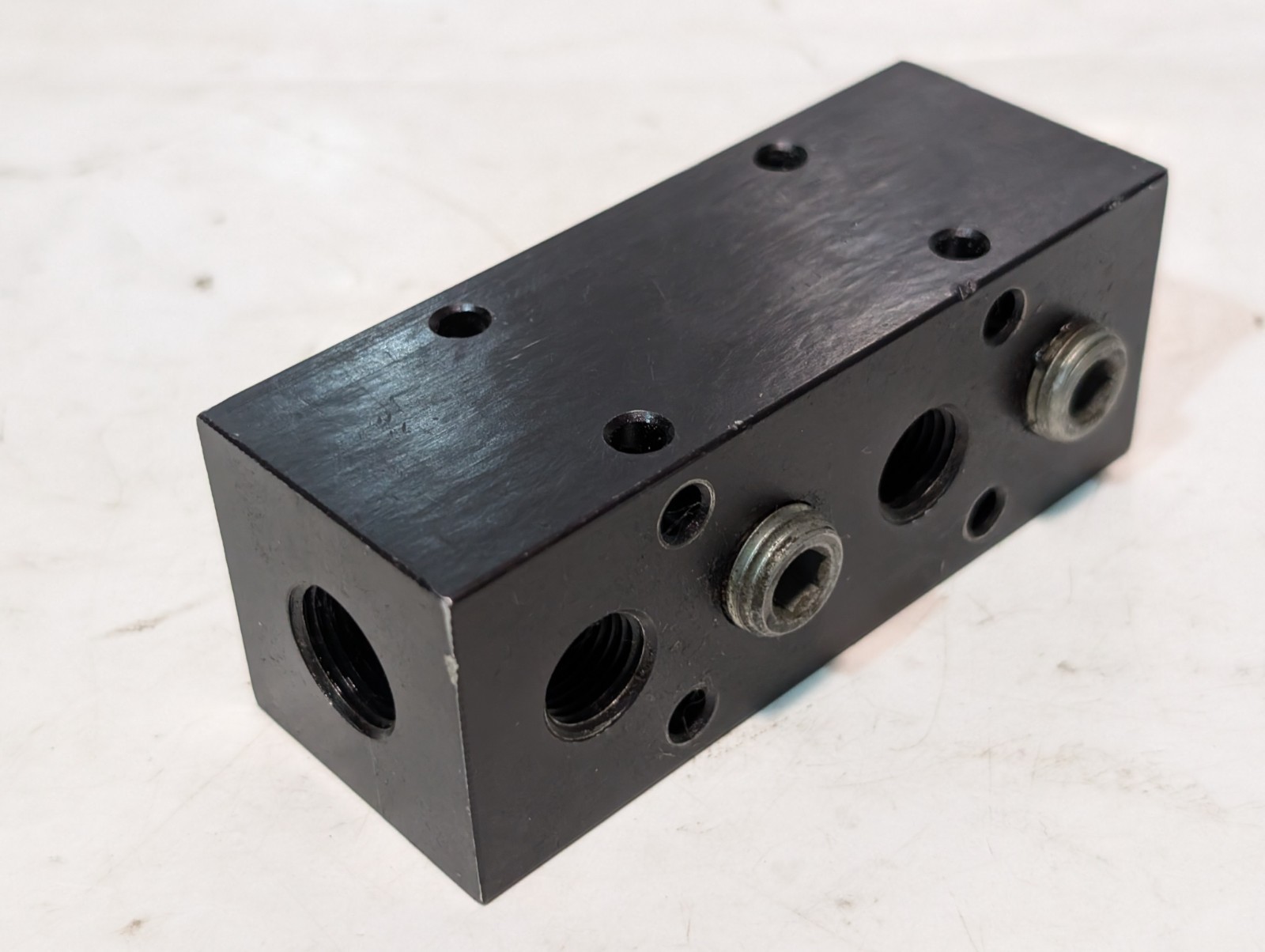 Jergens 61801 4-Station Pneumatic Hydraulic Aluminum Strip Manifold Block