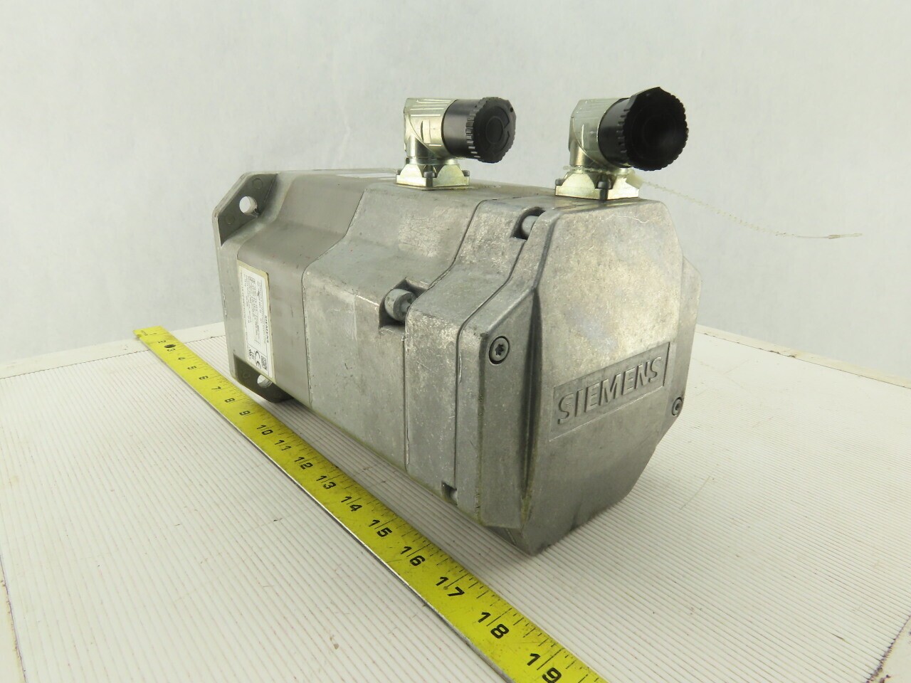 Siemens 1FK7083-5AH71-1TH0 302V 6000RPM 15A Servo Motor 24V Brake