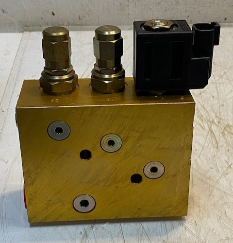 Vickers MCD-4185 Industrial Hydraulic Manifold Control Valve Block