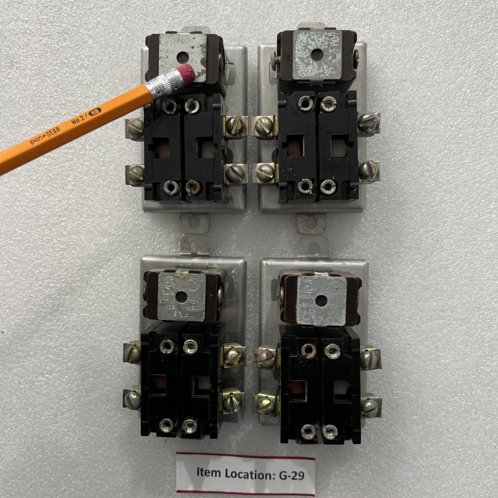 Furnas BJK & BJJ Contact Block Assembly + Pass & Seymour socket 75W 125V