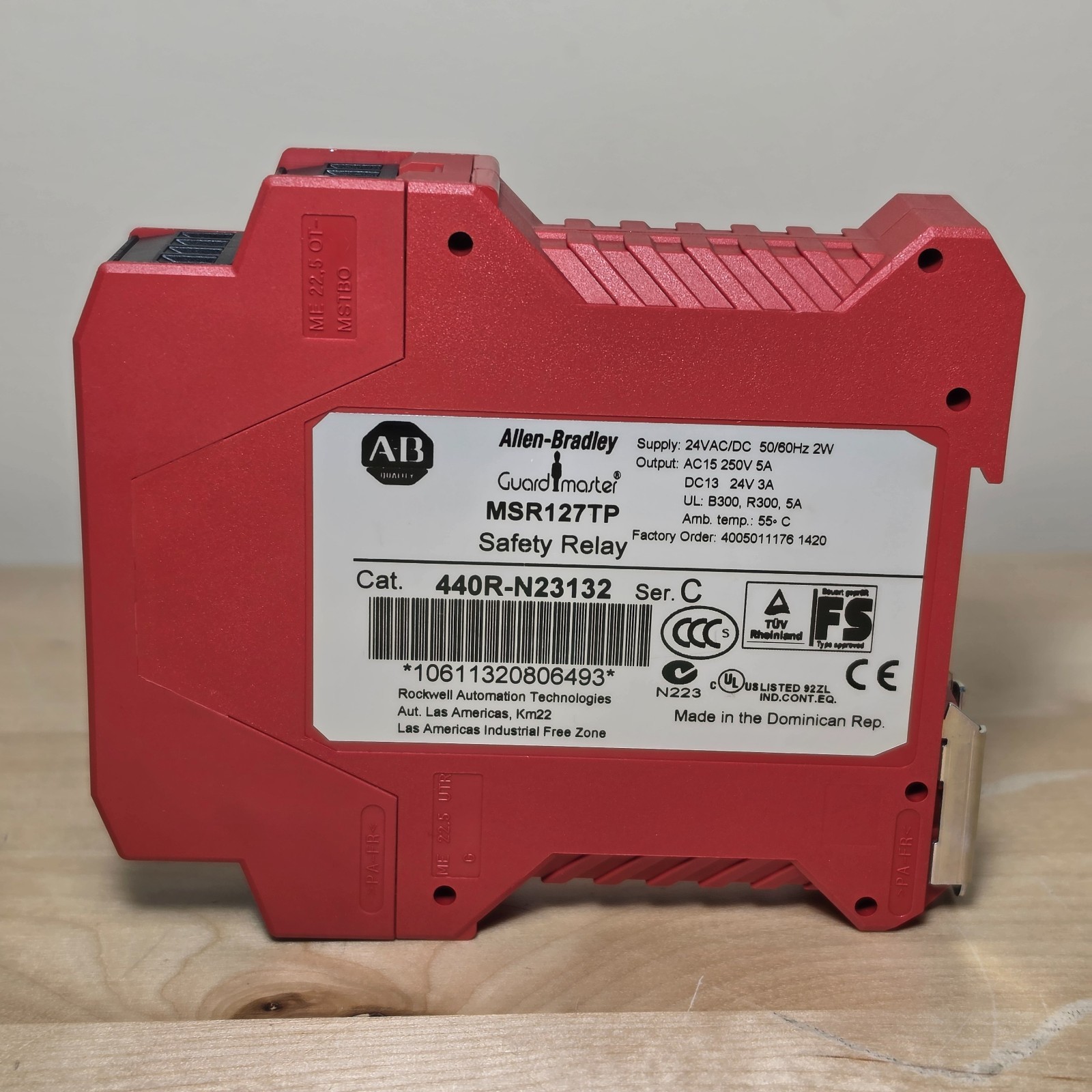 Allen-Bradley 440R-N23132 MSR127TP Guardmaster Safety Relay 24V AC/DC Ser C