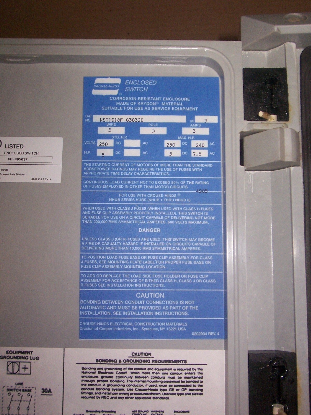 NEW Crouse NST1018F G30320 30 Amp 240v Non-Fusible Switch Disconnect Nema 12
