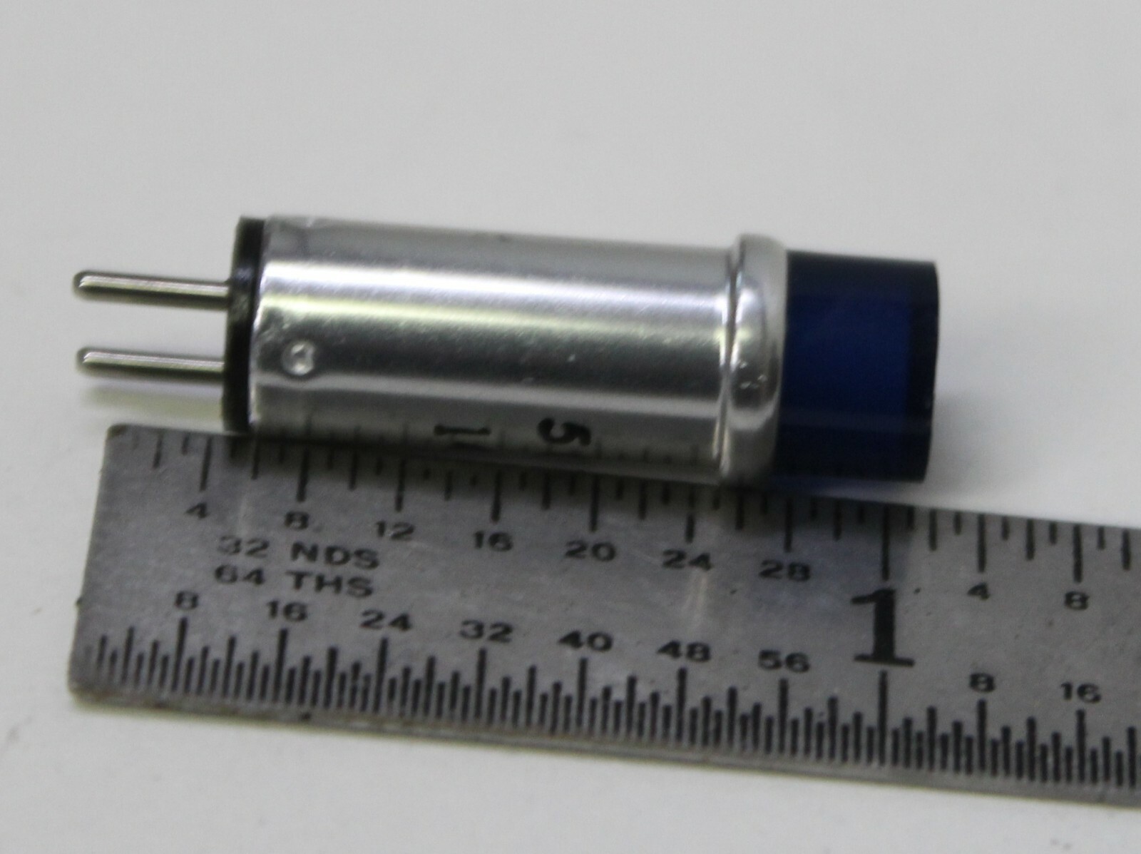 Dialight Panel Lamp 507-3903-1474-600 BLUE 2.7V Incand Bi-Pin NSN 6240001515380
