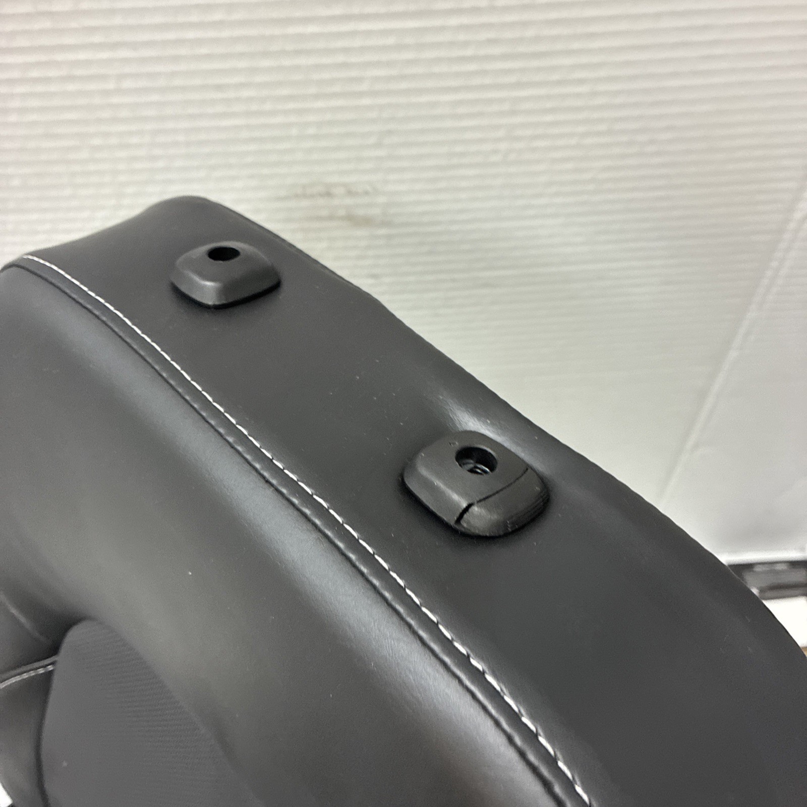 Forklift/Tractor Suspension Seat ** Missing Head Rest **