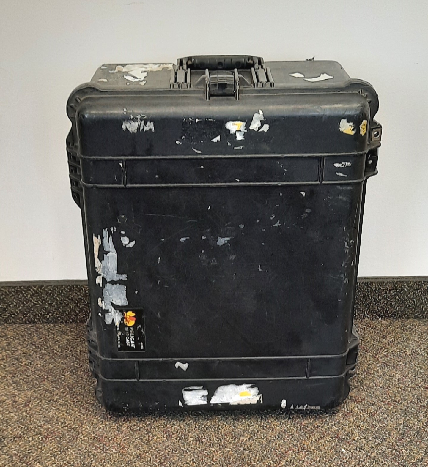 Pelican 1610 Watertight Protector Case, Interior Dimensions: 21.8″x16.7″x10.6″
