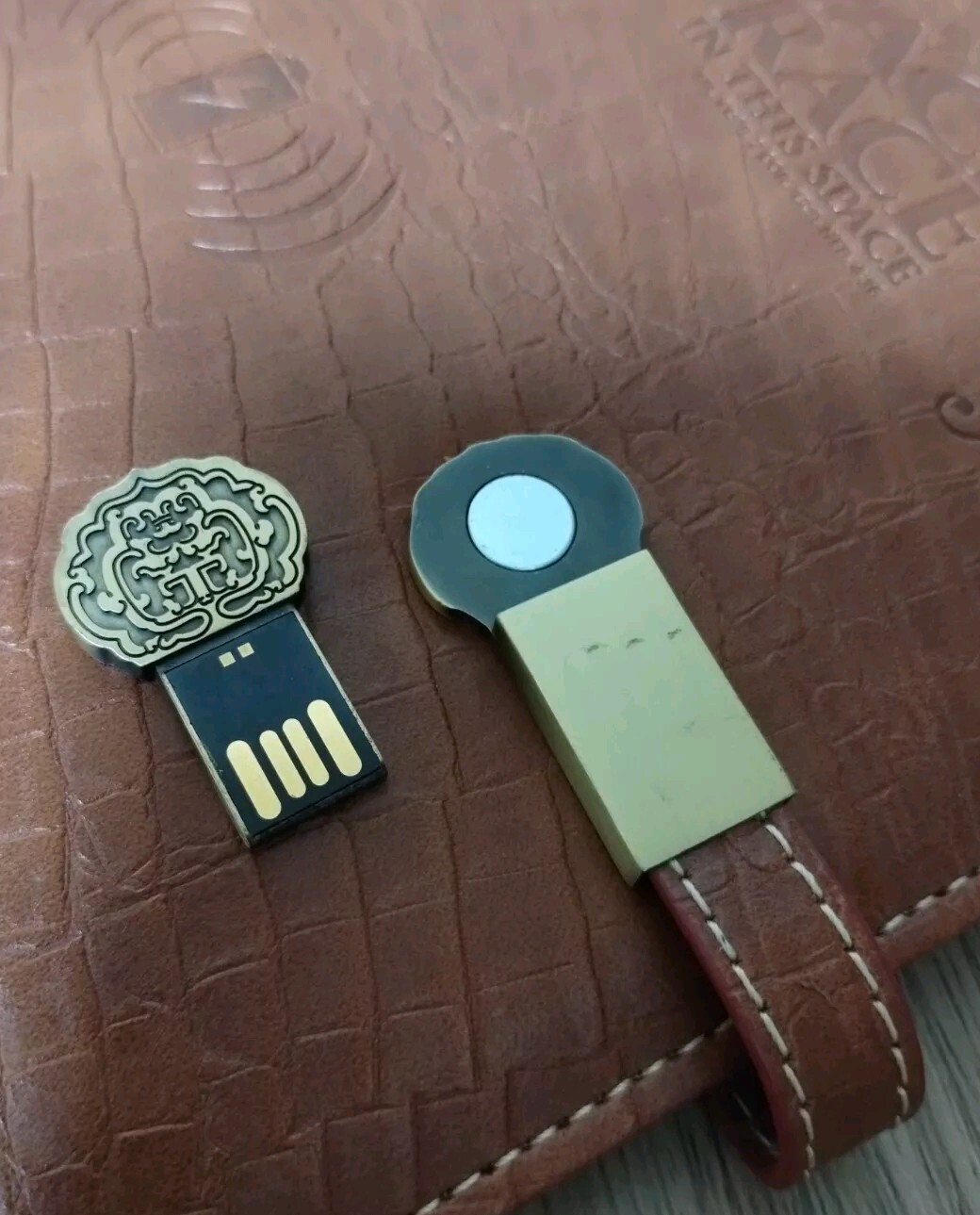 RELATION Executive Leather Notebook, with Qi Wireless Charger and Power Bank
