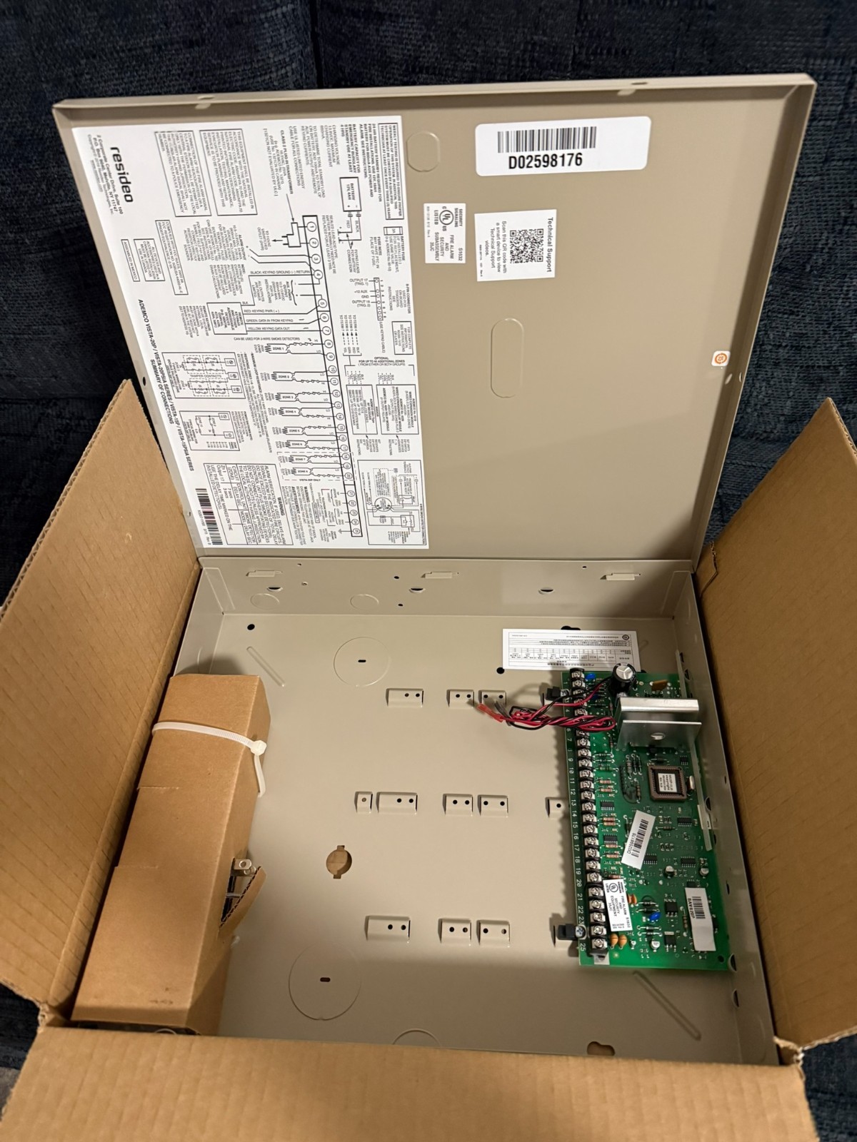 HONEYWELL VISTA-20P ADEMCO ALARM CONTROL PANEL PCB IN ALUMINUM ENCLOSURE – BEIGE