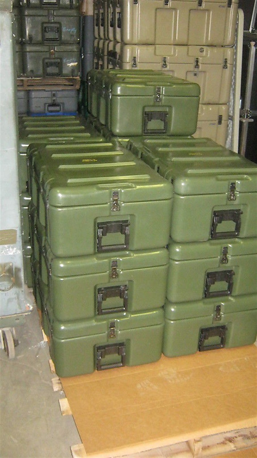 Hardigg Pelican Single Lid Hard Case 33x21x13 Medical Chest 5 Inner Totes
