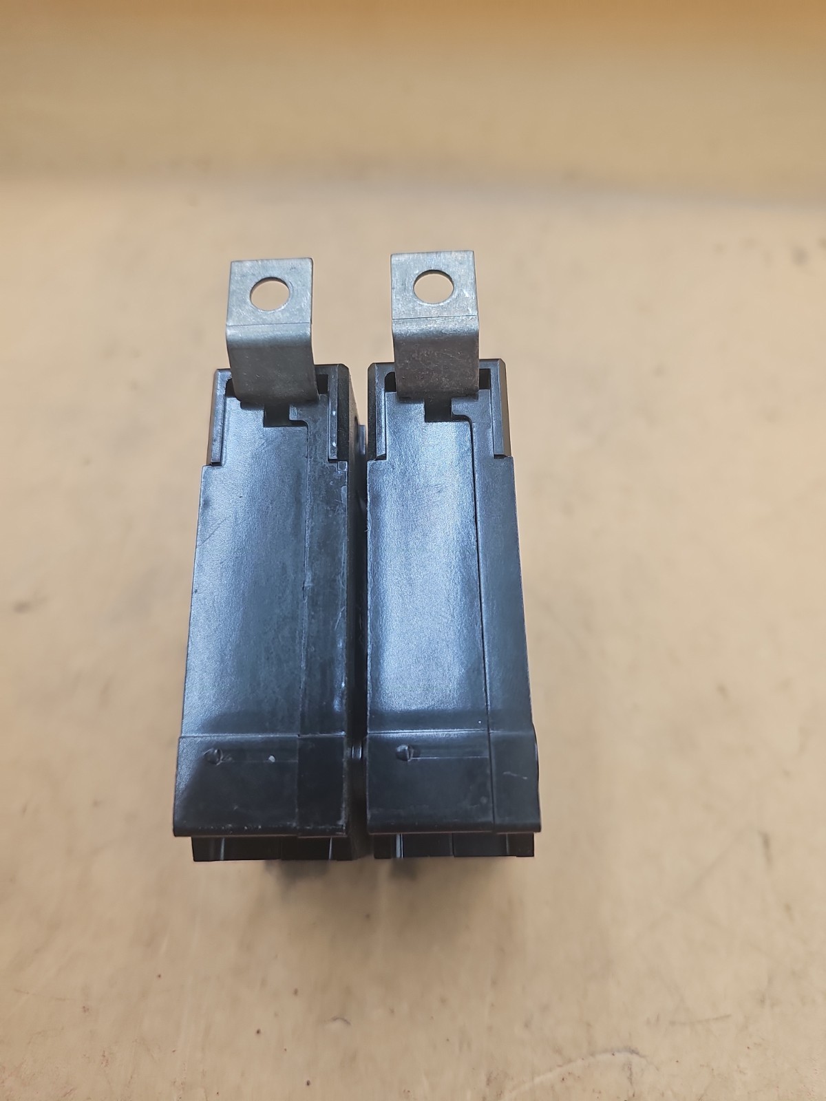 Eaton Cutler Hammer BAB2020 2 Pole 20 Amp Type BA Bolt On Circuit Breaker