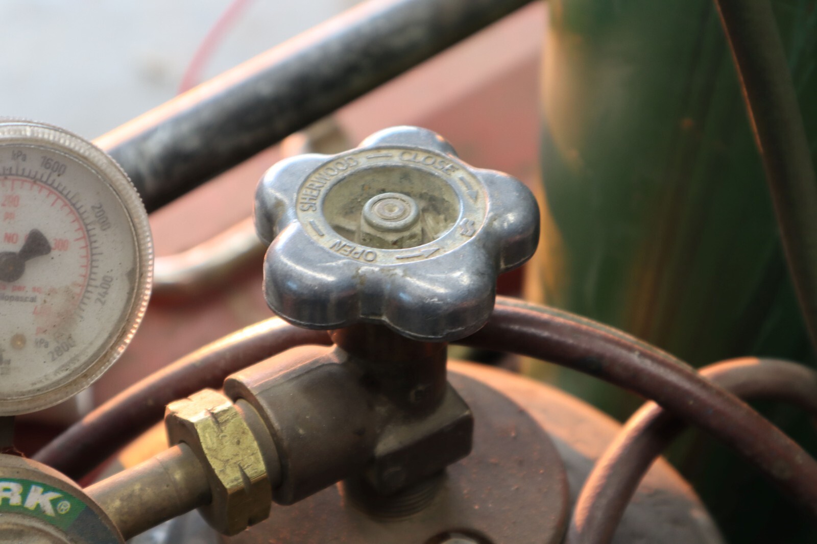 Open/Closed Indicator for Gas Valve Cylinder (One size fits all: 5, 6, 8 knobs)