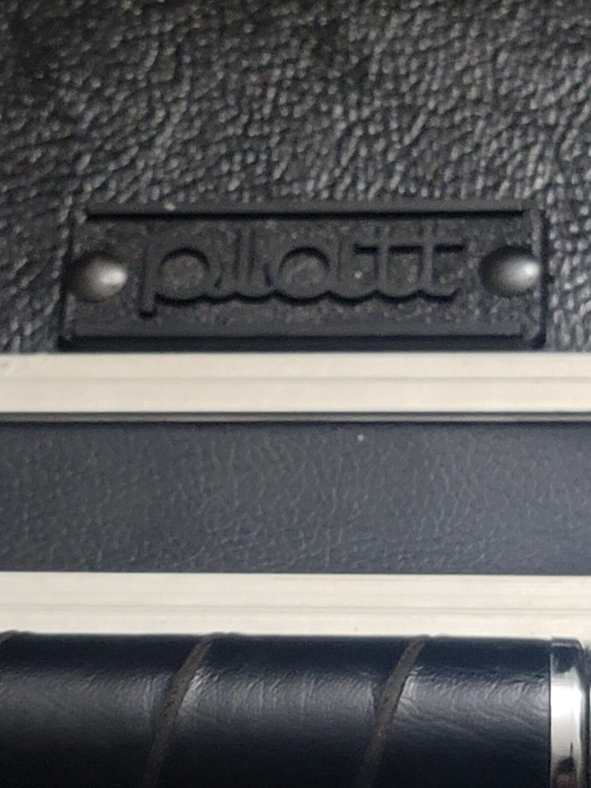 Platt 2207 Luggage Medium Duty ABS Case Inetrior Dimensions 22×16×7