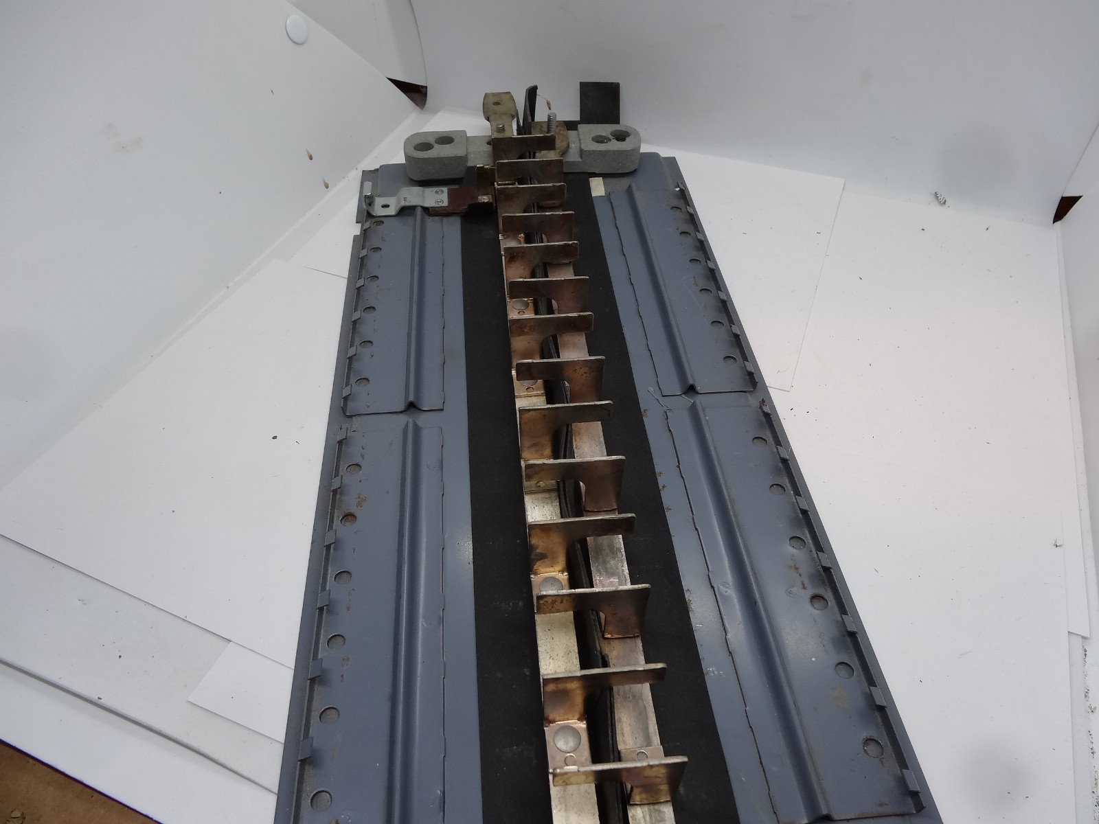 WADSWORTH Breaker Panel 200 Amp 240V 40 Space Interior Bus Bar Guts W/ Mount