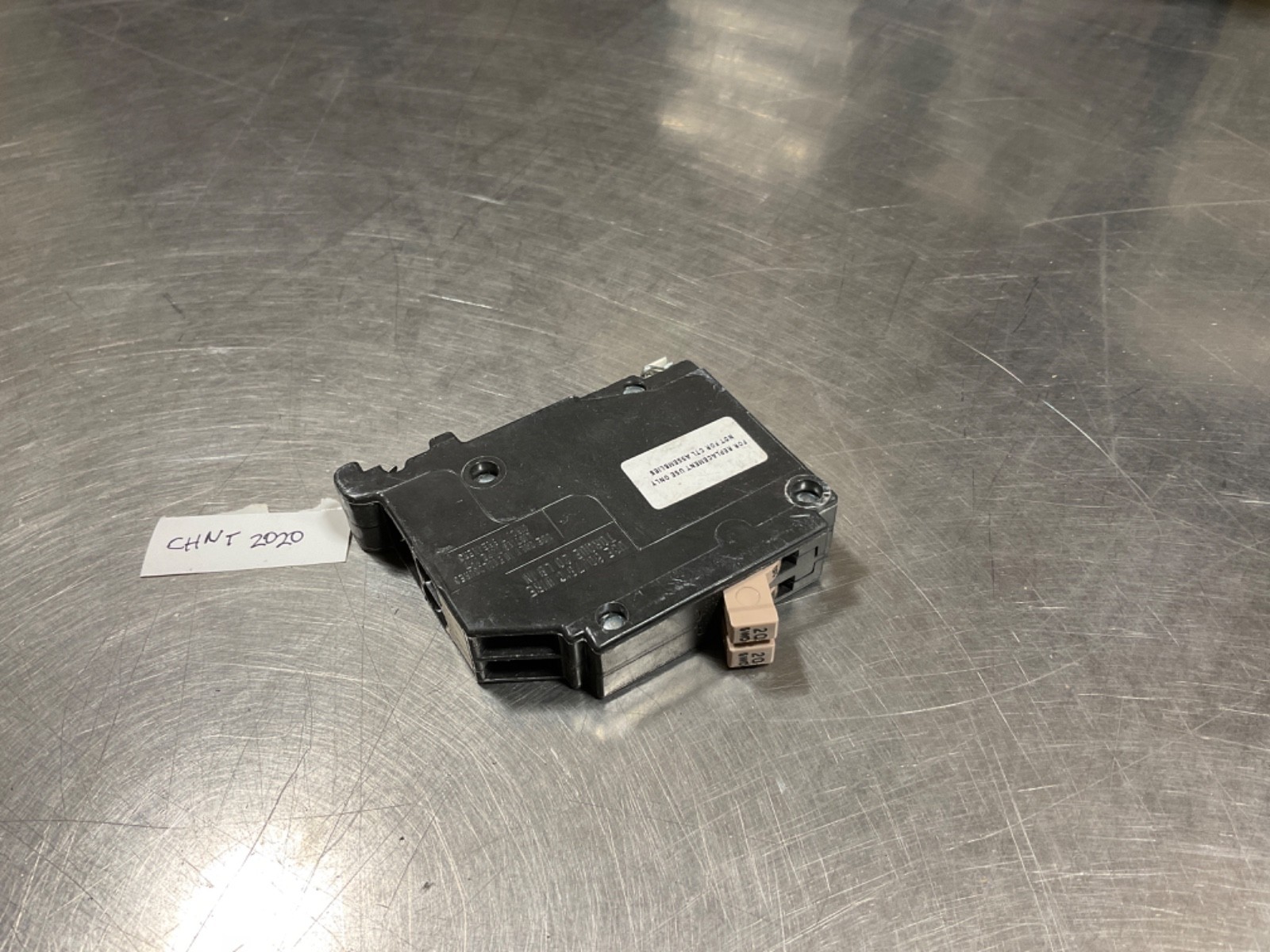 Circuit Breaker Eaton Cutler Hammer CHNT2020 20/20 Amp Two 1 Pole Tandem USED