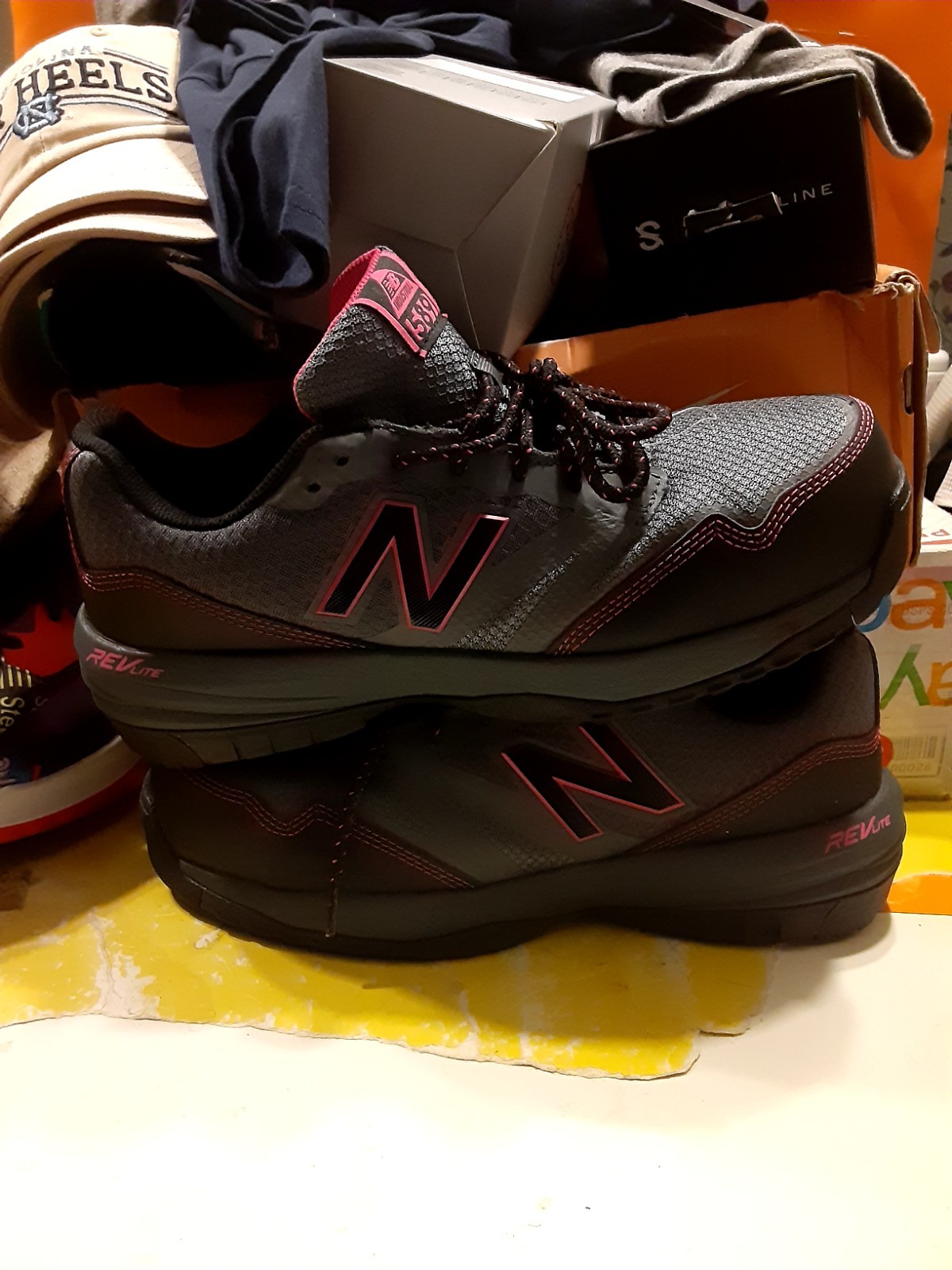 NEW BALANCE 589 INDUSTRIAL GREY/HOT PINK 11 US( WOMEN)/ 9.5 US ( MEN ) LOW…